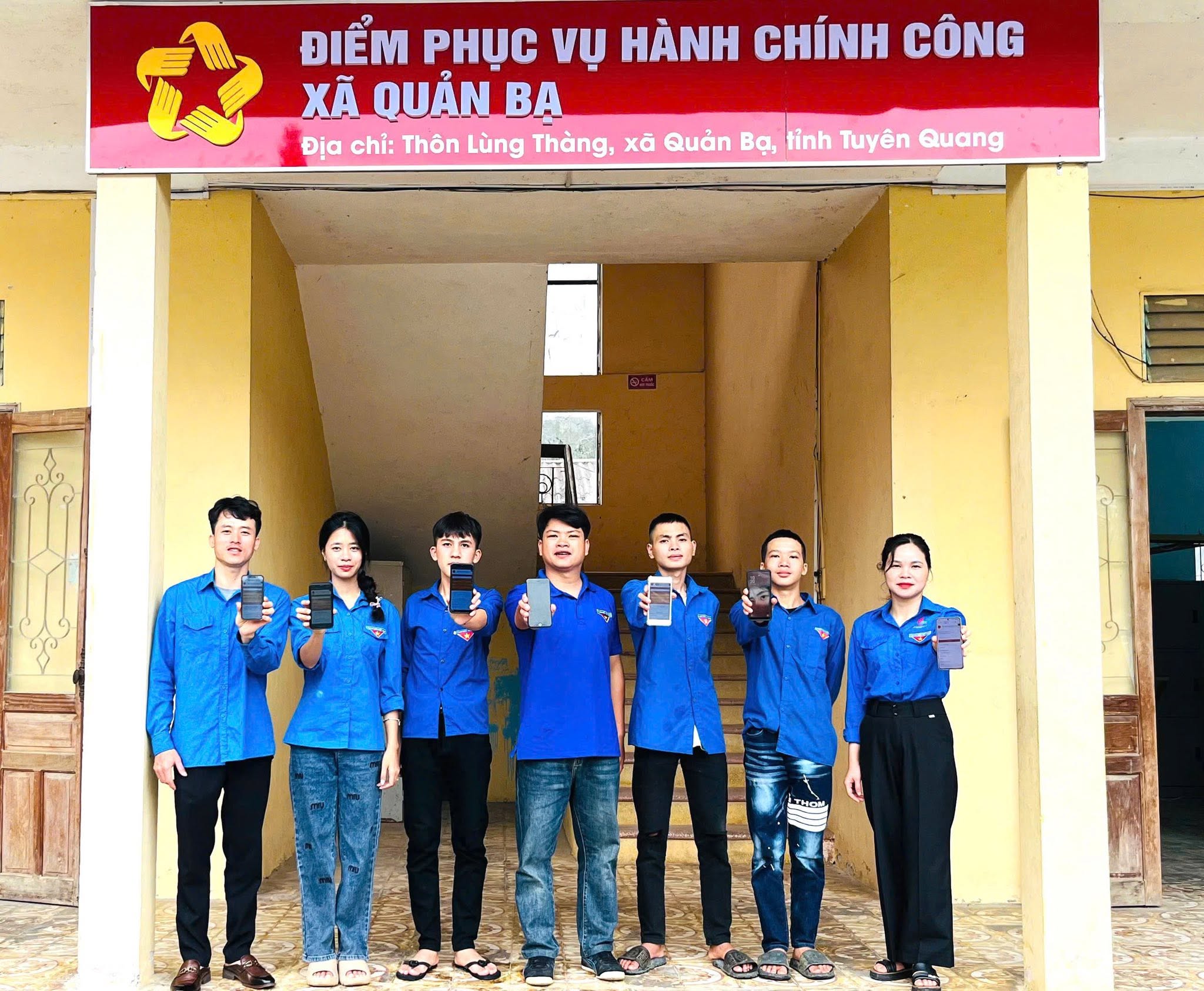 RA QUÂN CAO ĐIỂM HỖ TRỢ NGƯỜI DÂN THỰC HIỆN DỊCH VỤ CÔNG TRỰC TUYẾN