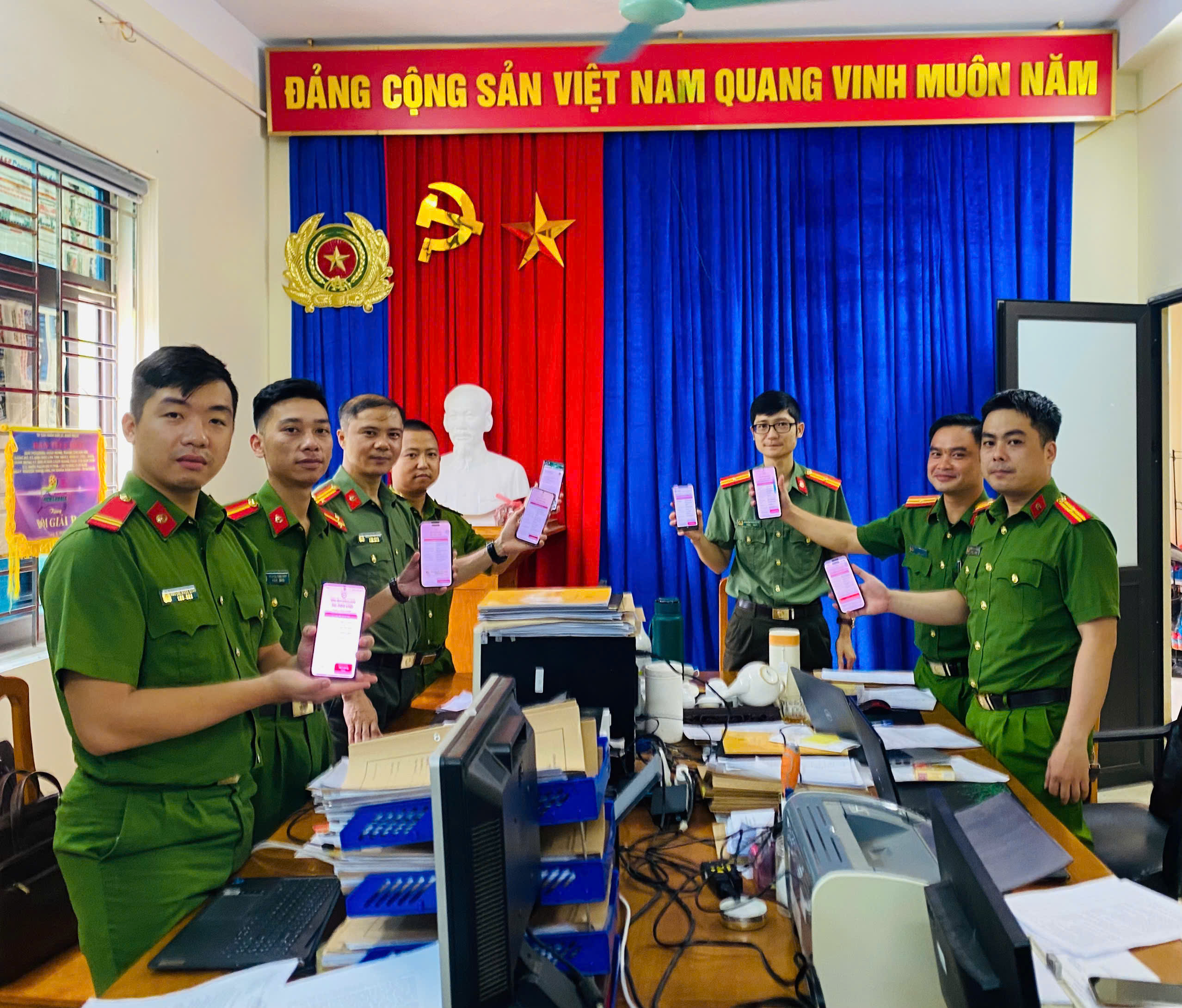 CÔNG AN XÃ MINH NGỌC:  PHÁT ĐỘNG CHUNG TAY ỦNG HỘ ĐỒNG BÀO KHẮC PHỤC THIỆT HẠI CƠN BÃO THÔNG QUA NỀN TẢNG VNeID