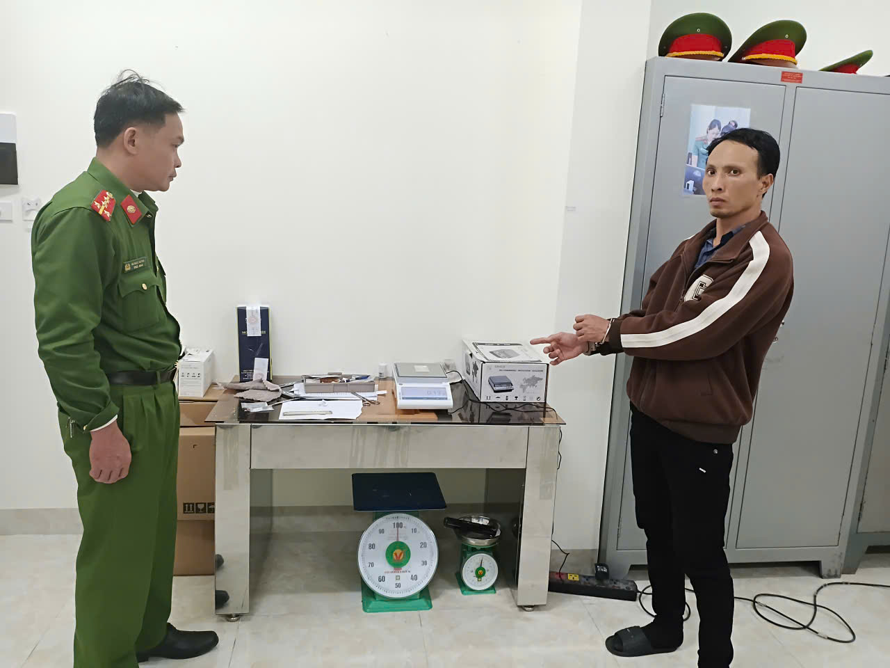 CÔNG AN XÃ BẮC QUANG PHÁT HIỆN, BẮT GIỮ ĐỐI TƯỢNG TÀNG TRỮ, SỬ DỤNG CHẤT MA TÚY 