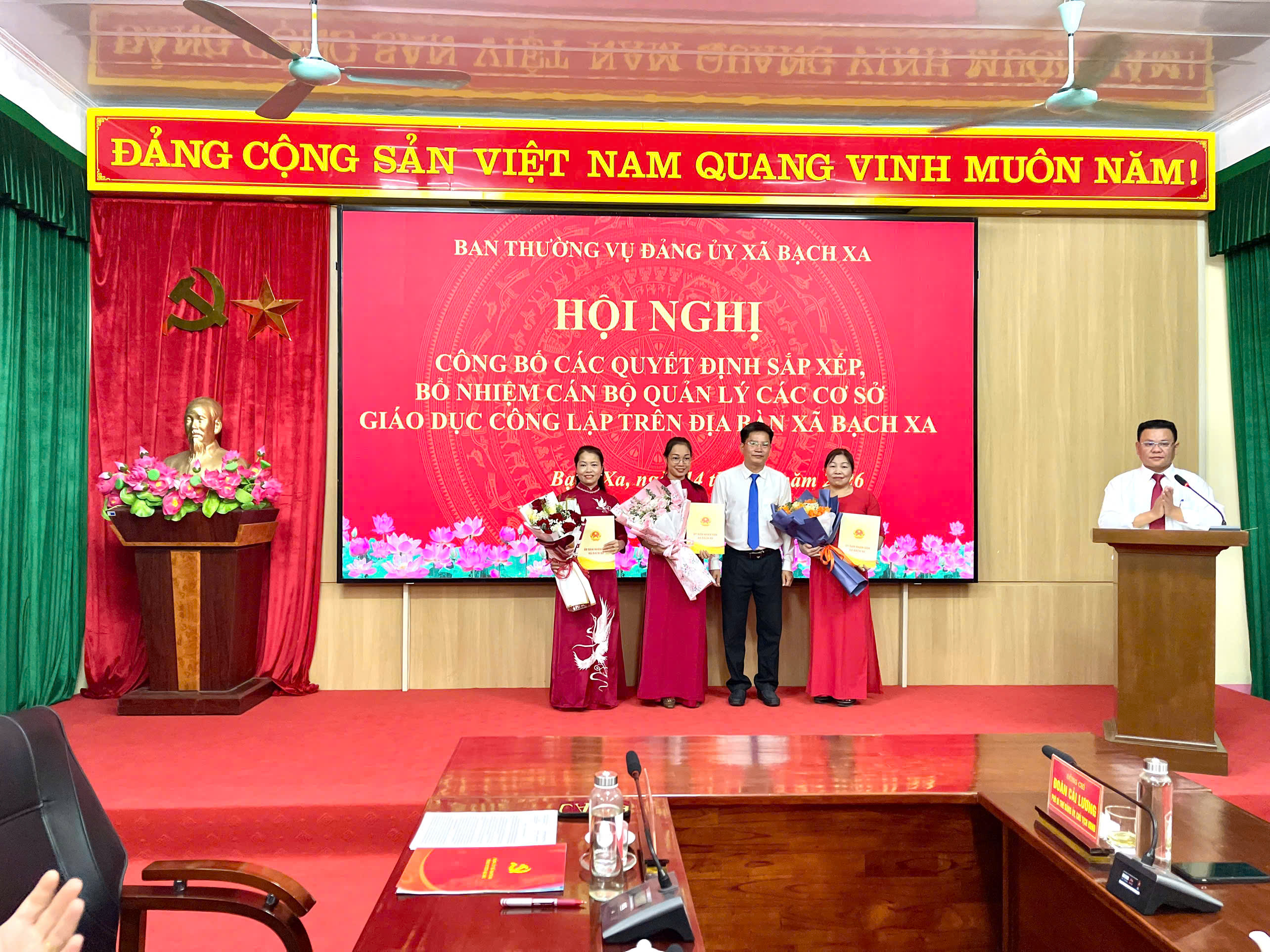 b&iacute; thư.jpg