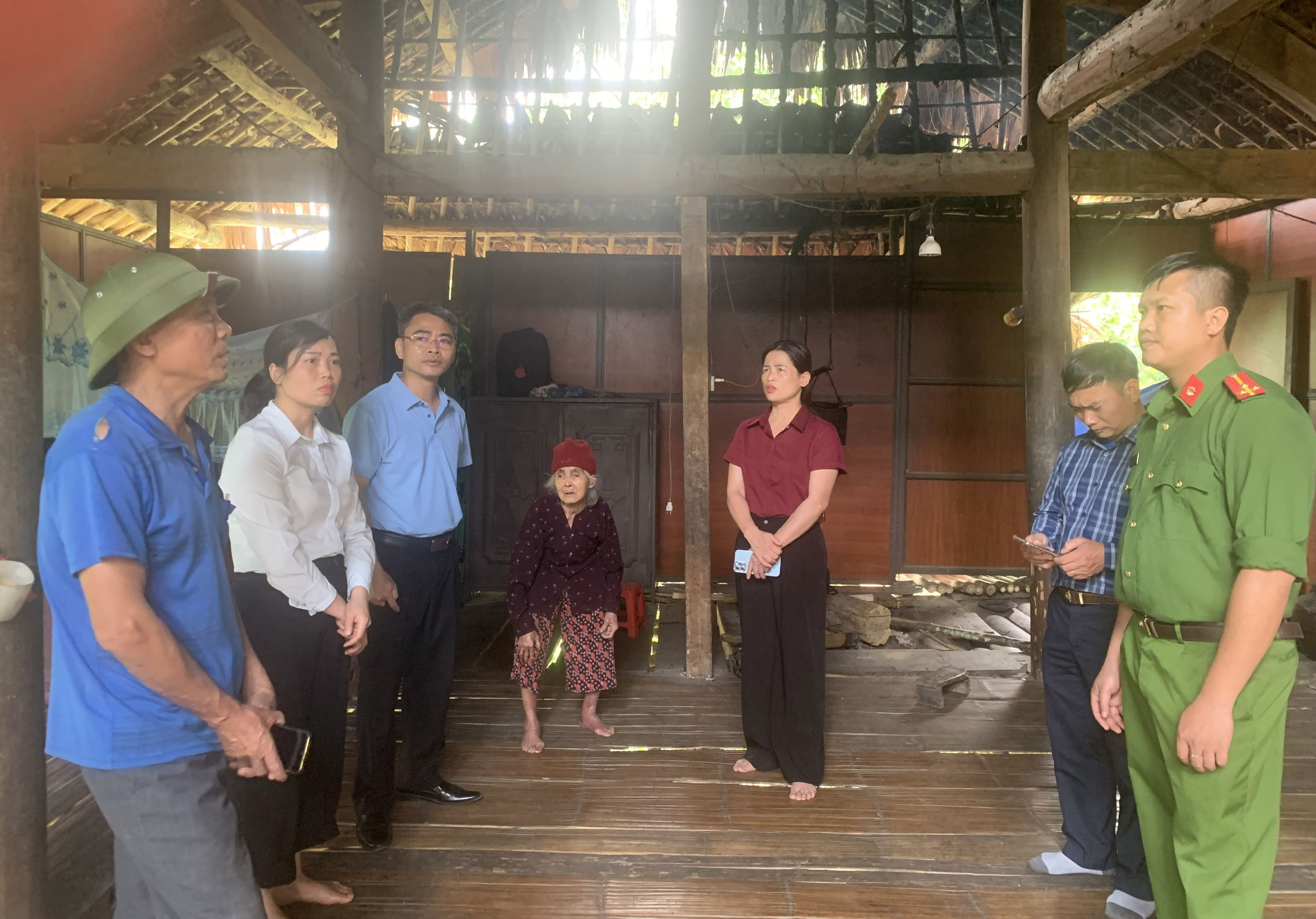 Lãnh đạo xã Yên Nguyên thăm hỏi, chỉ đạo khắc phục hậu quả mưa giông, gió lốc