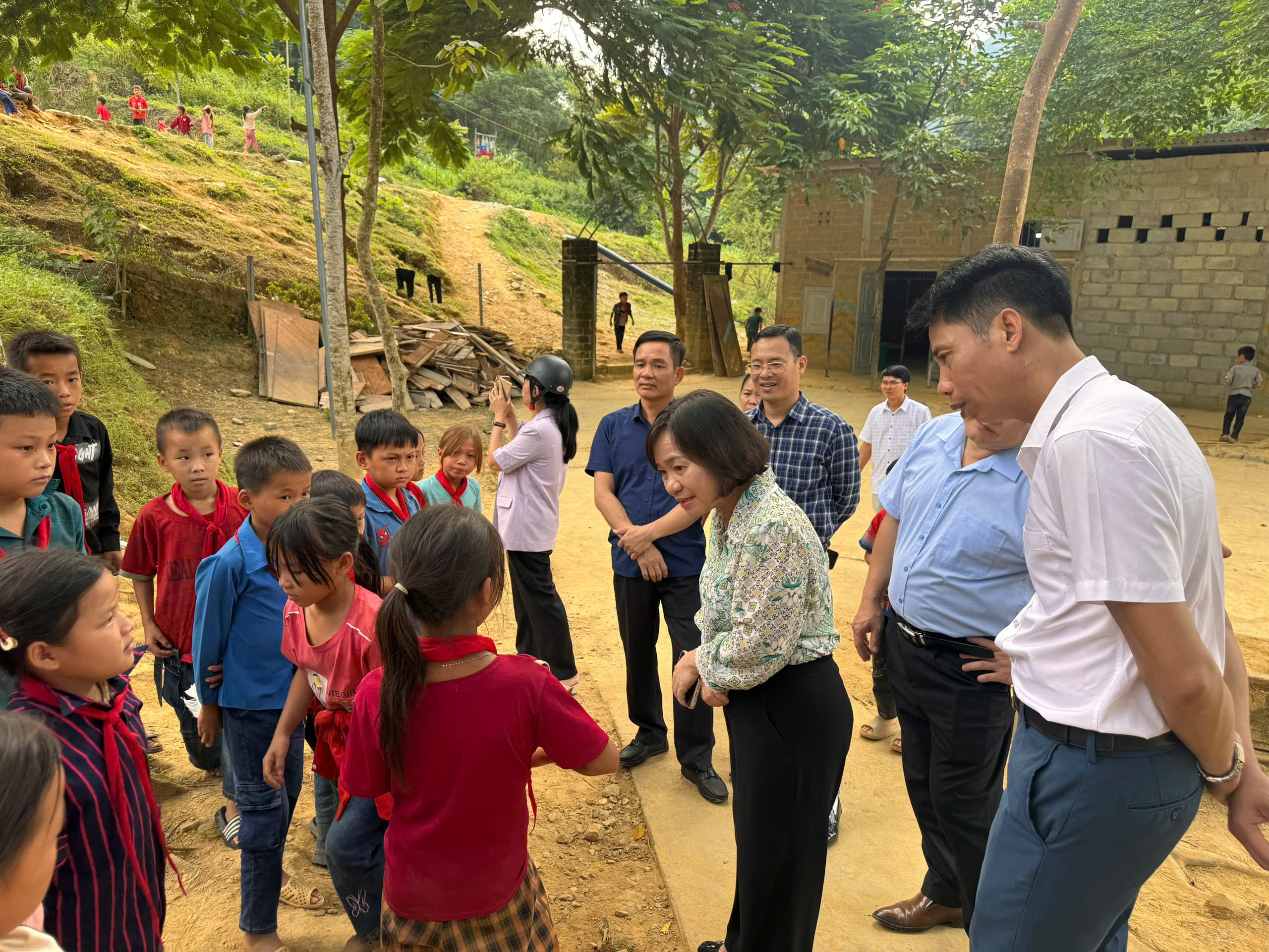 ĐOÀN KHẢO SÁT CỦA BAN TUYÊN GIÁO VÀ DÂN VẬN TỈNH ỦY LÀM VIỆC TẠI XÃ NGỌC LONG
