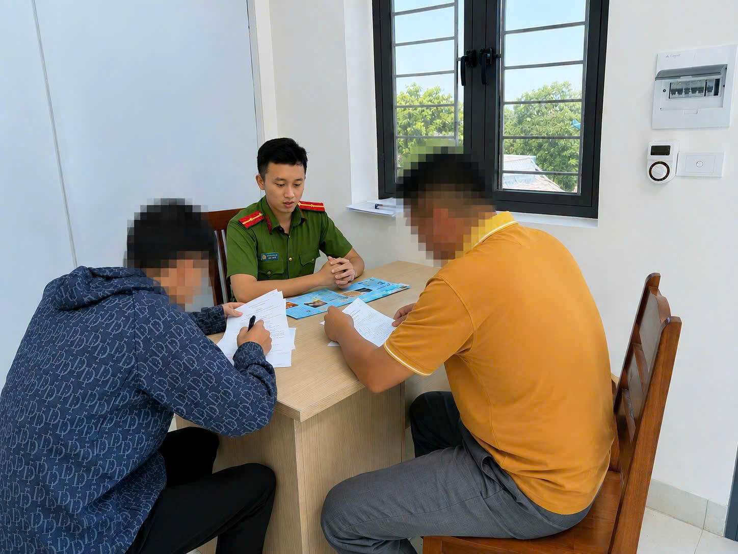 CÔNG AN XÃ TÂN TRÀO TUYÊN TRUYỀN, VẬN ĐỘNG NGƯỜI CHẤP HÀNH XONG ÁN PHẠT TÙ TÁI HÒA NHẬP CỘNG ĐỒNG