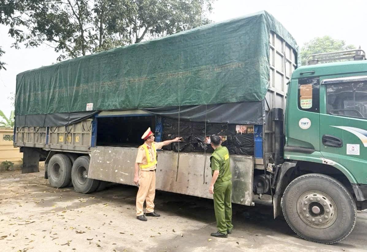 TẠM GIỮ HƠN 5 TẤN LẠP XƯỞNG "BA KHÔNG" ĐANG TRÊN ĐƯỜNG VỀ THỦ ĐÔ