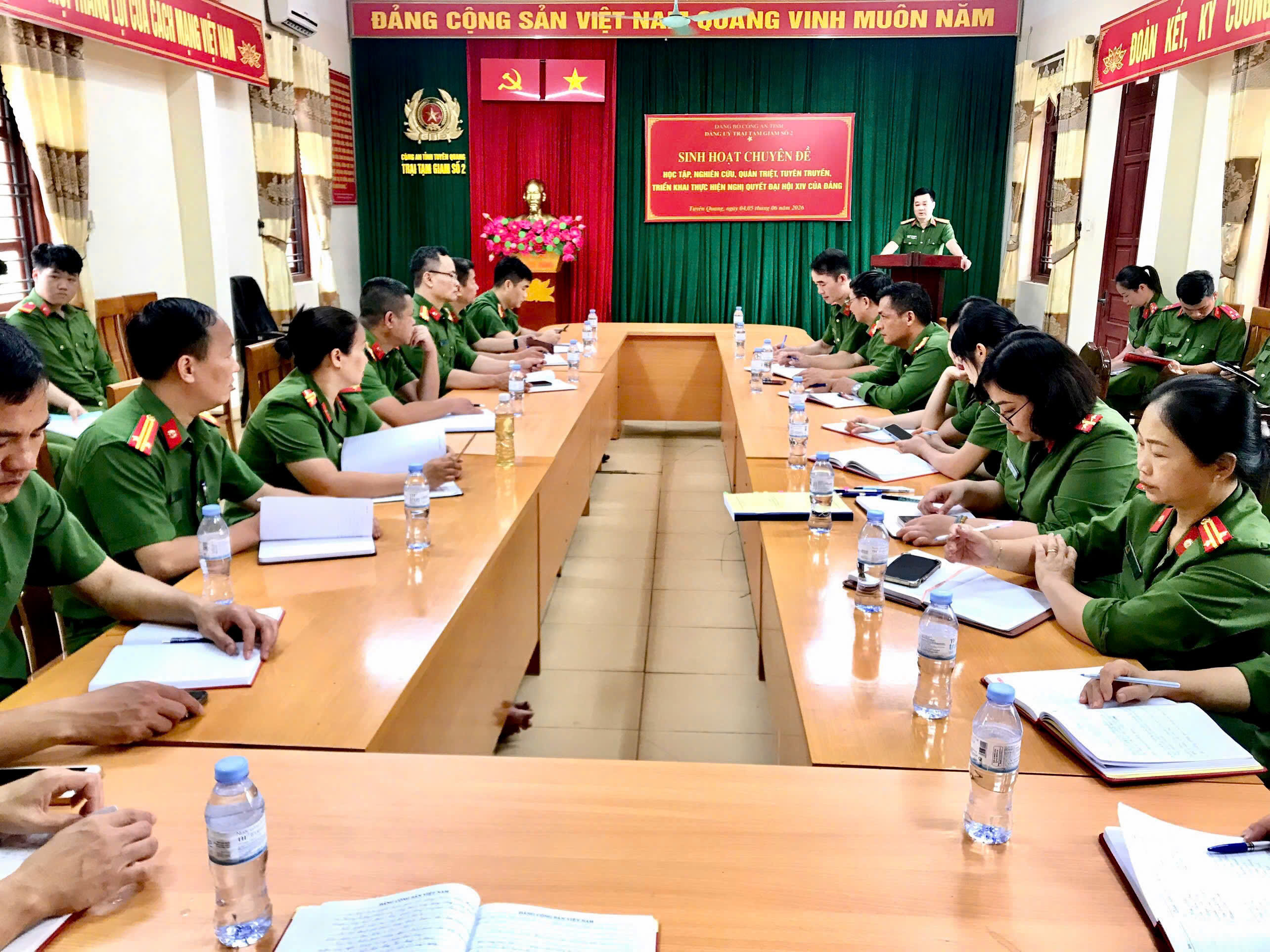 BẢO VỆ NỀN TẢNG TƯ TƯỞNG CỦA ĐẢNG, ĐẤU TRANH PHẢN BÁC CÁC QUAN ĐIỂM SAI TRÁI, THÙ ĐỊCH - TRÁCH NHIỆM CỦA NGƯỜI CÁN BỘ, CHIẾN SĨ CÔNG AN NHÂN DÂN VIỆT NAM