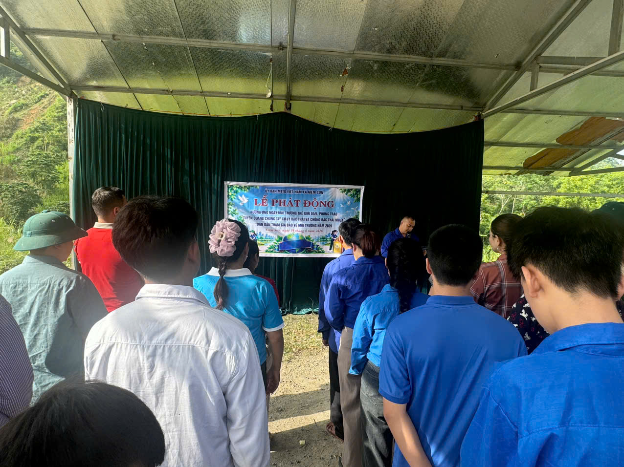 Ủy ban Mặt trận Tổ quốc Việt Nam xã Niêm Sơn đã tổ chức lễ phát động phong trào “Tuyên Quang chung tay xử lý rác thải và chống rác thải nhựa”, đồng thời hưởng ứng Ngày Môi trường Thế giới (05/6).