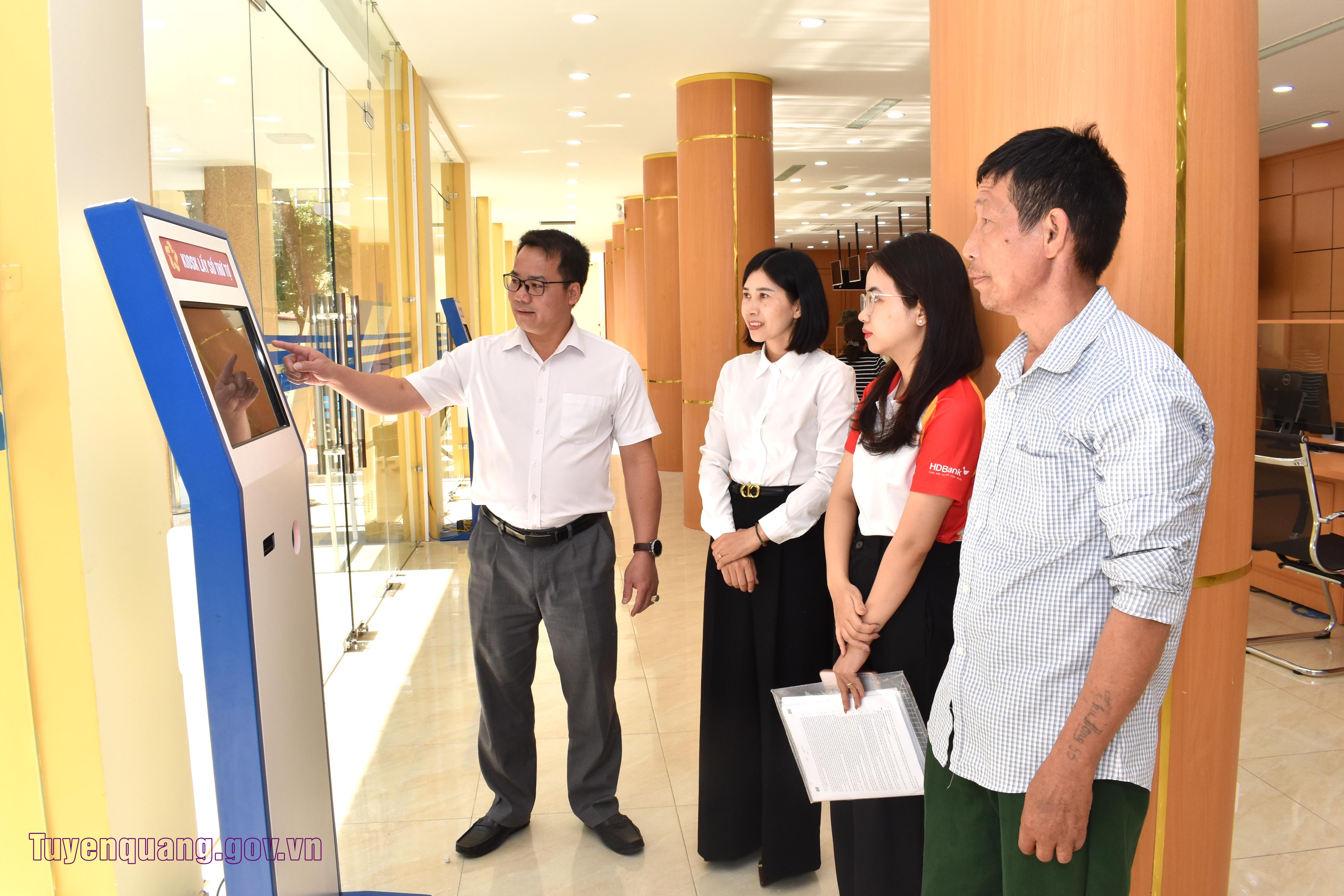 (Quang Bình - Tuyên Quang) Khi cán bộ cơ sở thay đổi tư duy phục vụ