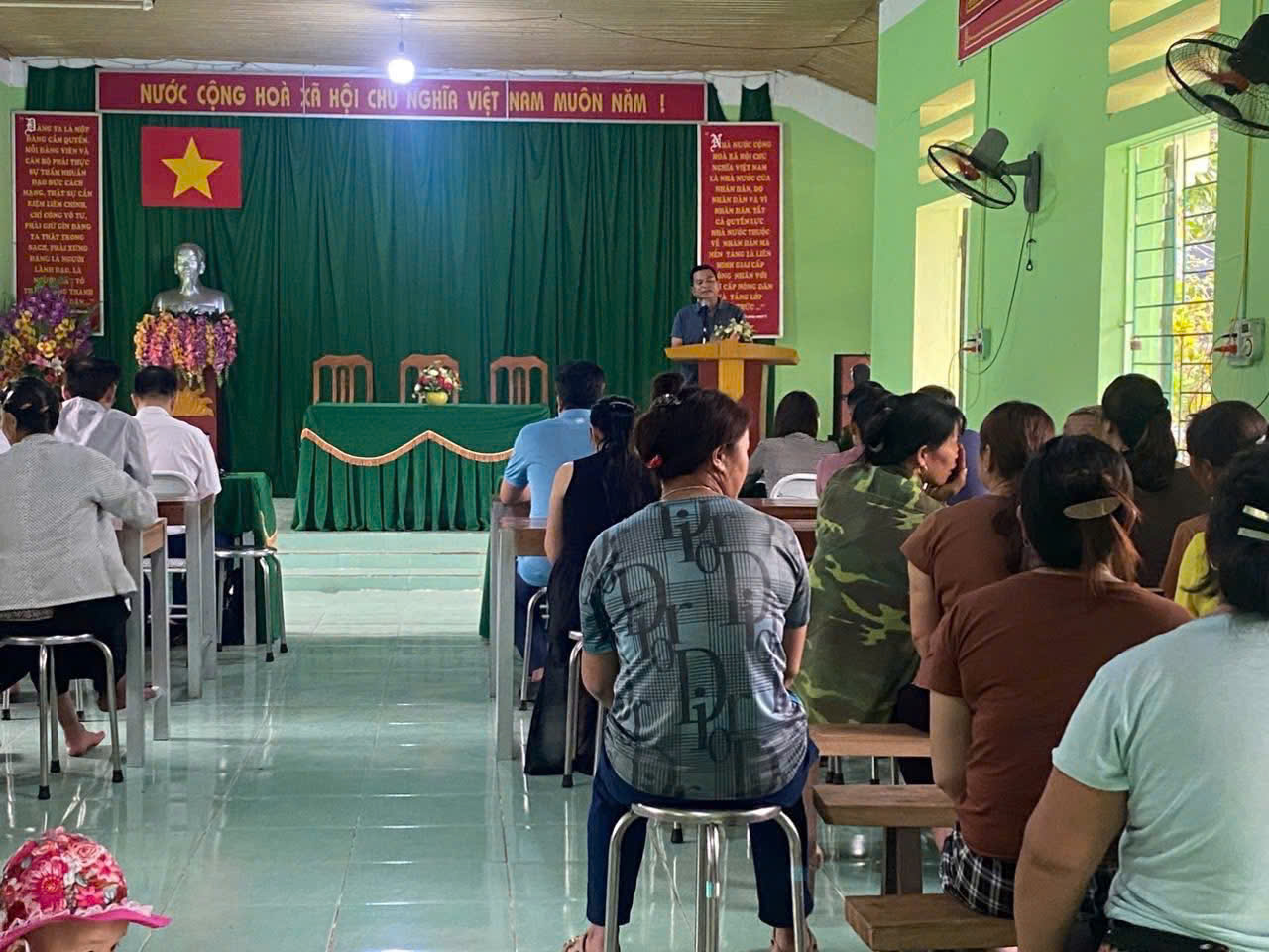 TUYÊN TRUYỀN PHỔ BIẾN, GIÁO DỤC PHÁP LUẬT TẠI THÔN NÀ THO