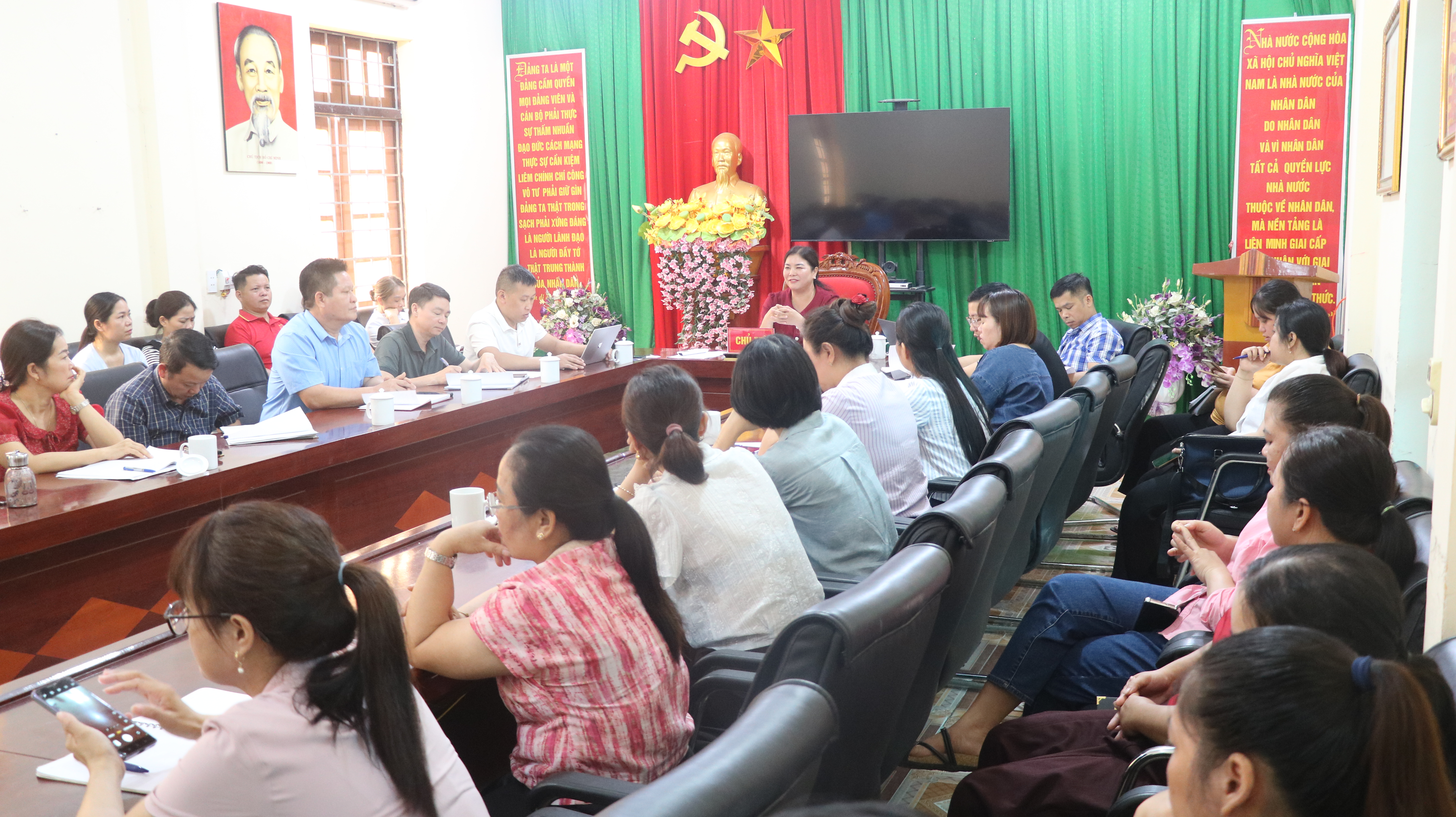 Hội nghị triển khai các văn bản chỉ đạo của các cấp về lấy phiếu tín nhiệm đối với các đơn vị trường học 