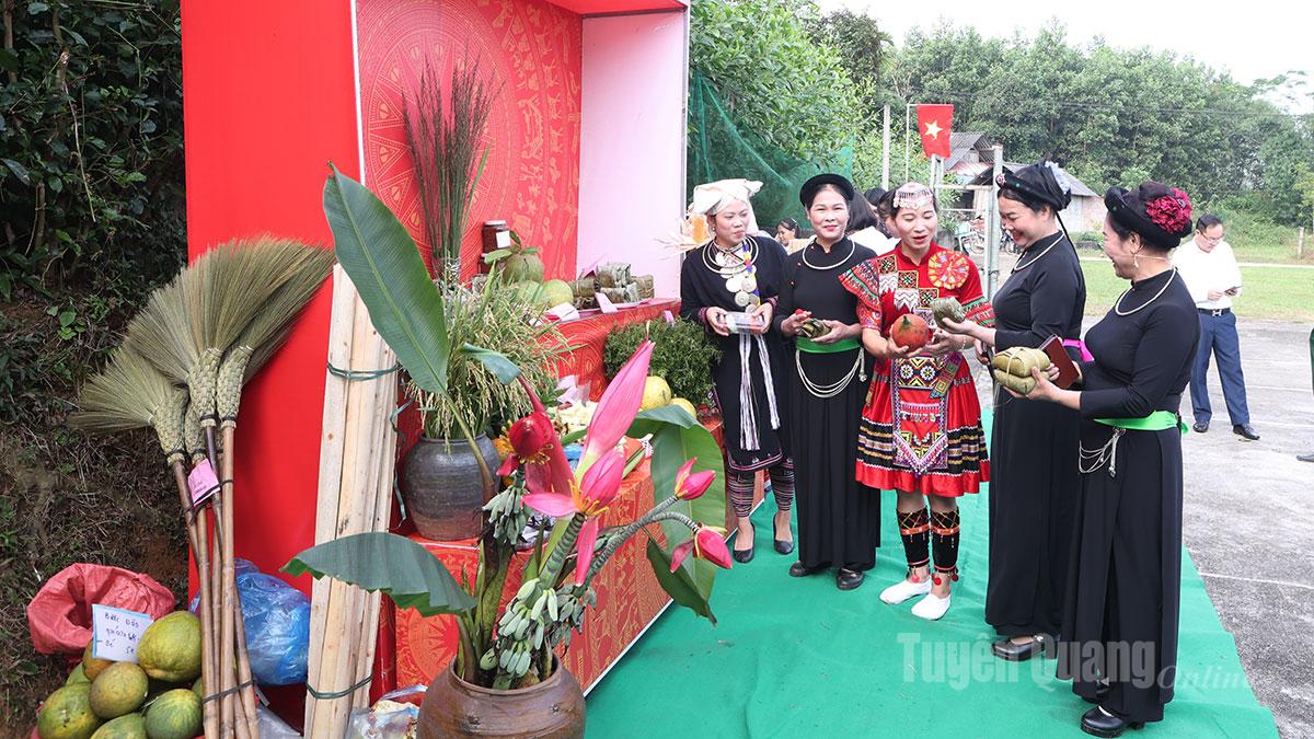 tan-an-da-dang-sinh-ke-giam-ngheo-ben-vung-3_20251224153224 (1).jpg