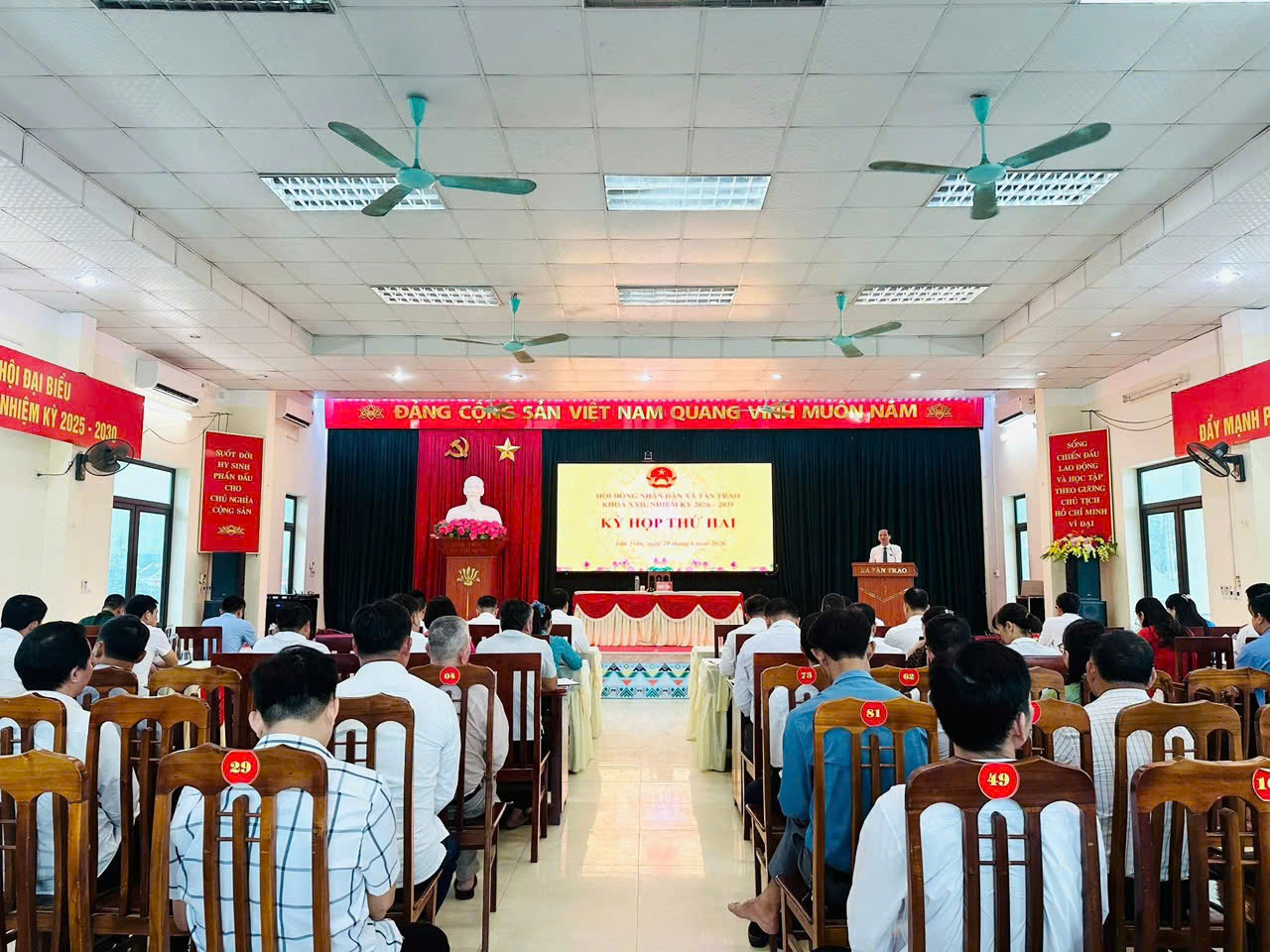To&agrave;n cảnh kỳ họp t2.jpg