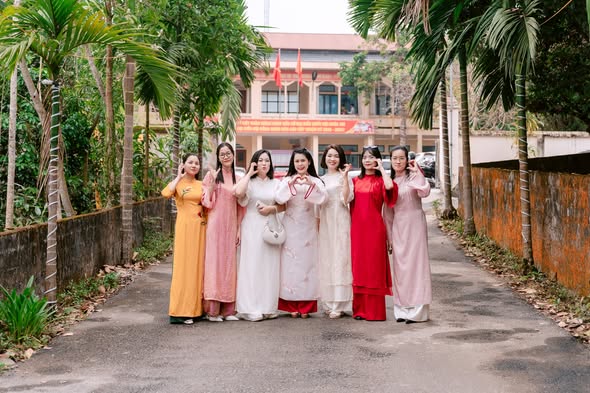 CHI HỘI PHỤ NỮ CÔNG AN XÃ VIỆT LÂM HƯỞNG ỨNG “TUẦN LỄ ÁO DÀI”