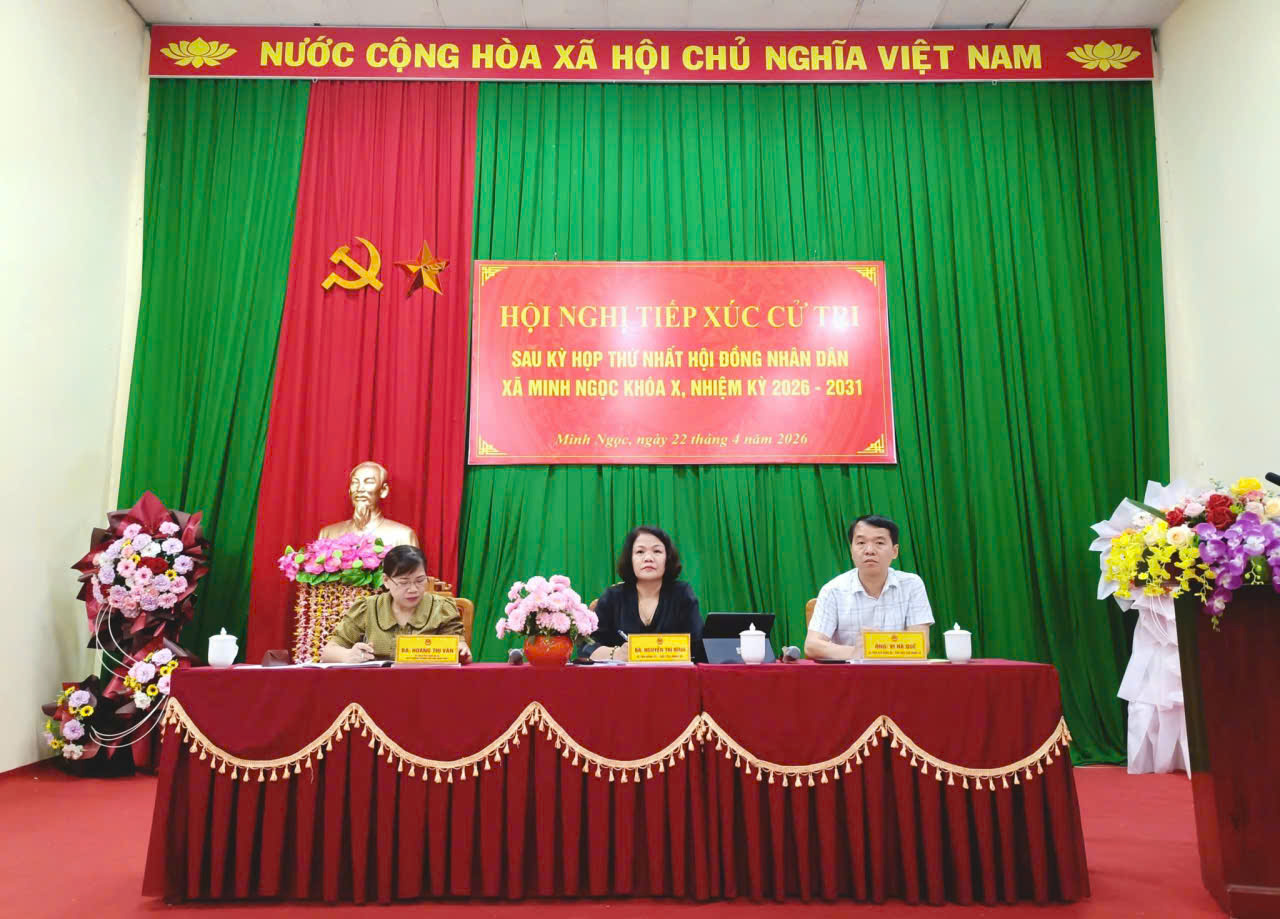 MINH NGỌC: TỔ ĐẠI BIỂU SỐ 01 HĐND XÃ KHOÁ X TIẾP XÚC CỬ TRI SAU KỲ HỌP THỨ NHẤT