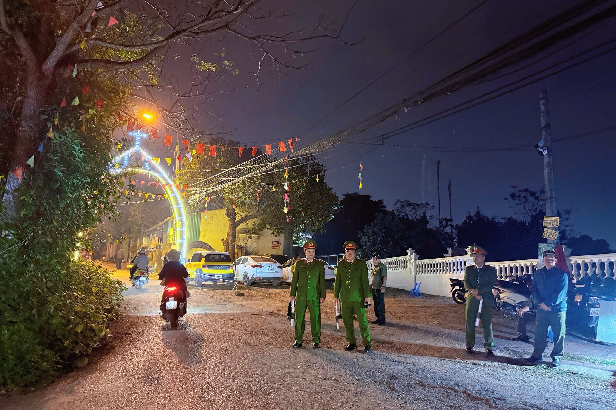 CÔNG AN PHƯỜNG MINH XUÂN ĐẢM BẢO AN NINH, TRẬT TỰ  ĐÊM NOEL