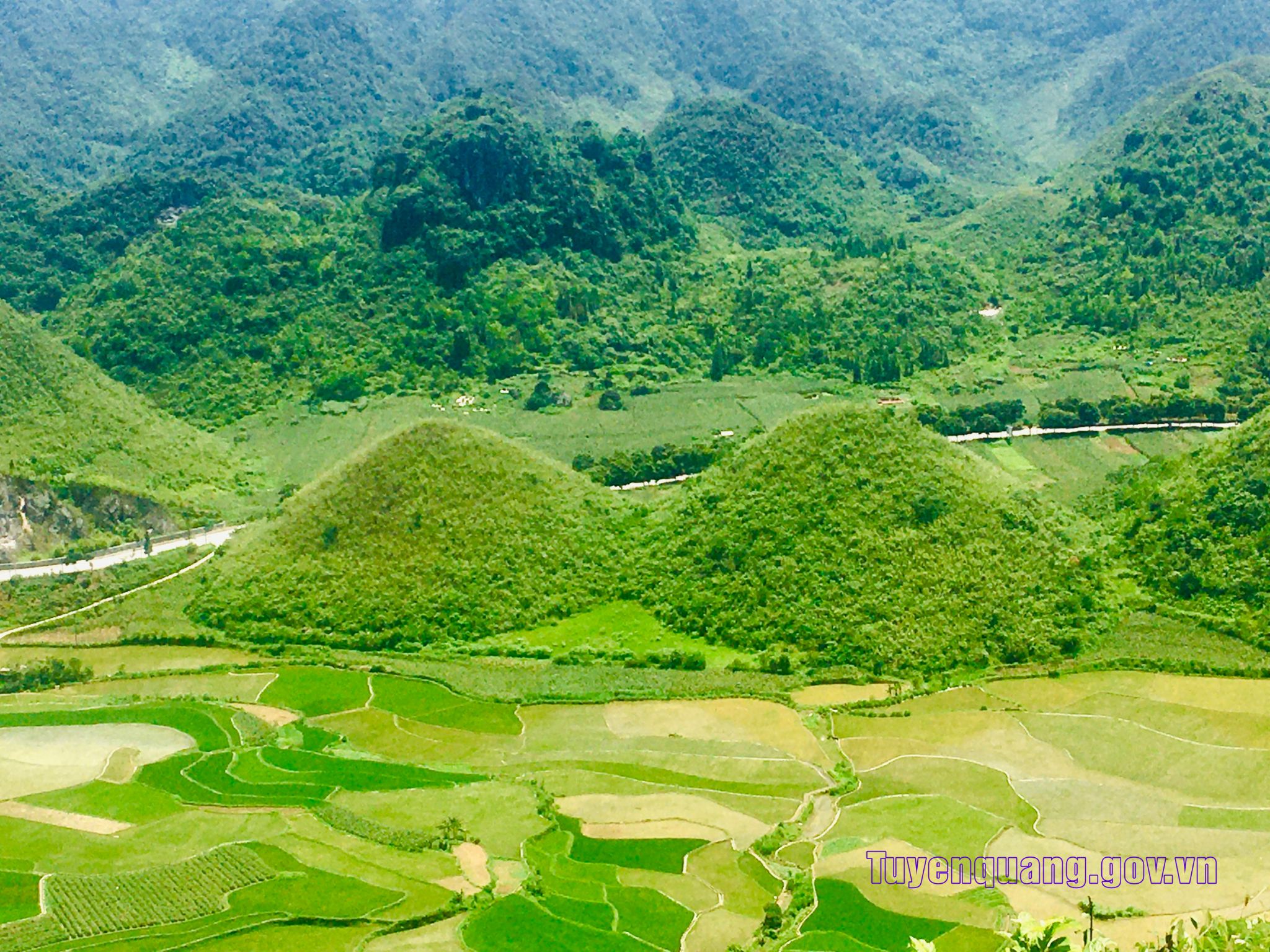 Núi Đôi Quản Bạ – Tuyệt tác kỳ vĩ nơi Cao nguyên đá