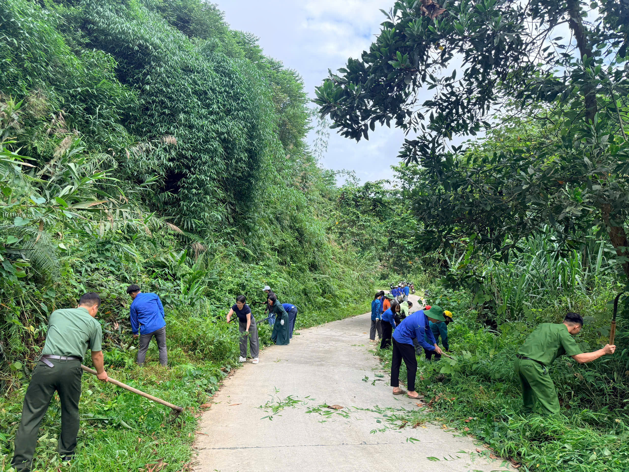 HƯỞNG ỨNG PHONG TRÀO "THỨ BẢY TÌNH NGUYỆN"