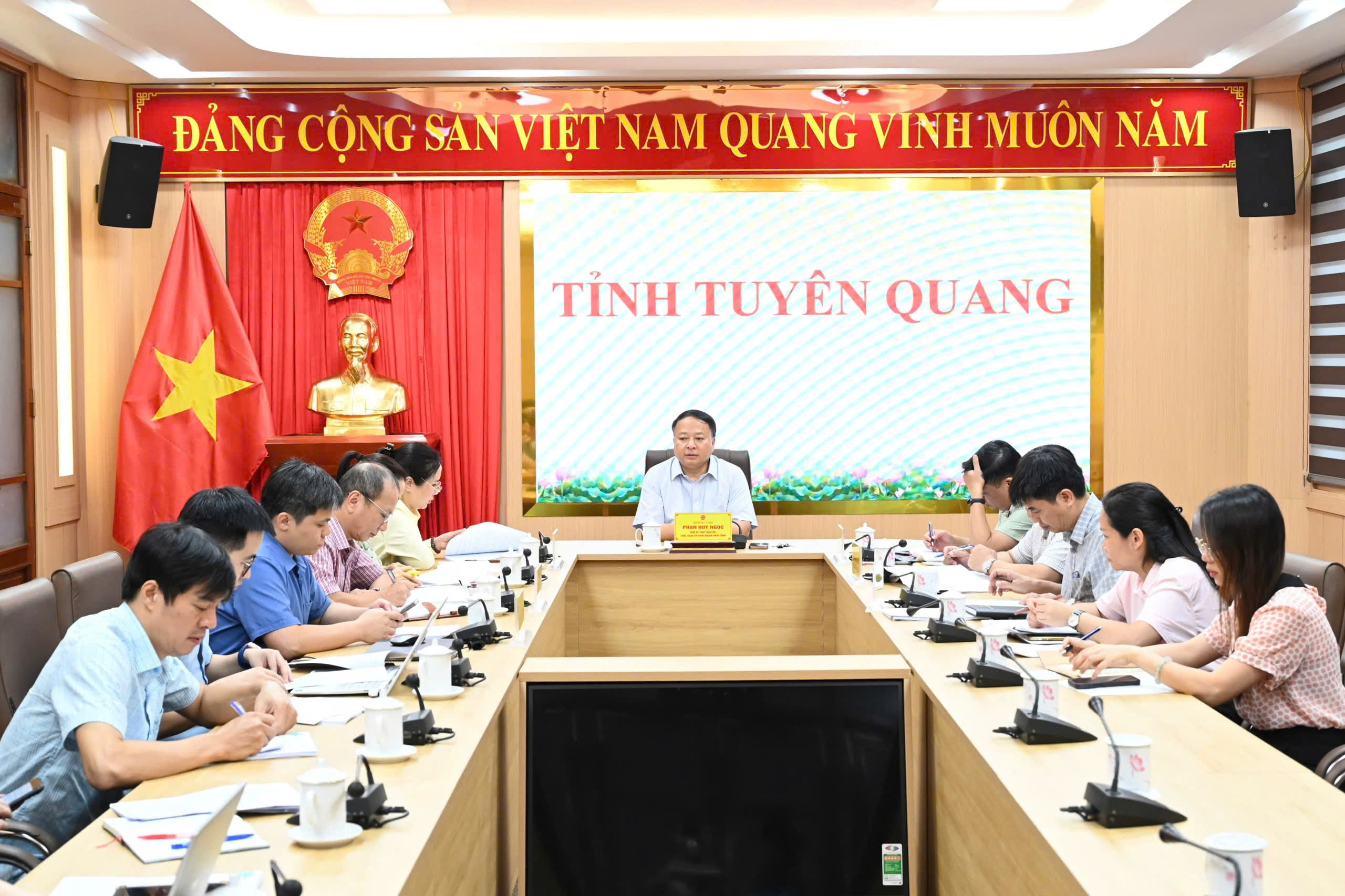 Chủ tịch UBND tỉnh Phan Huy Ngọc chủ trì họp thúc đẩy giải ngân vốn đầu tư công