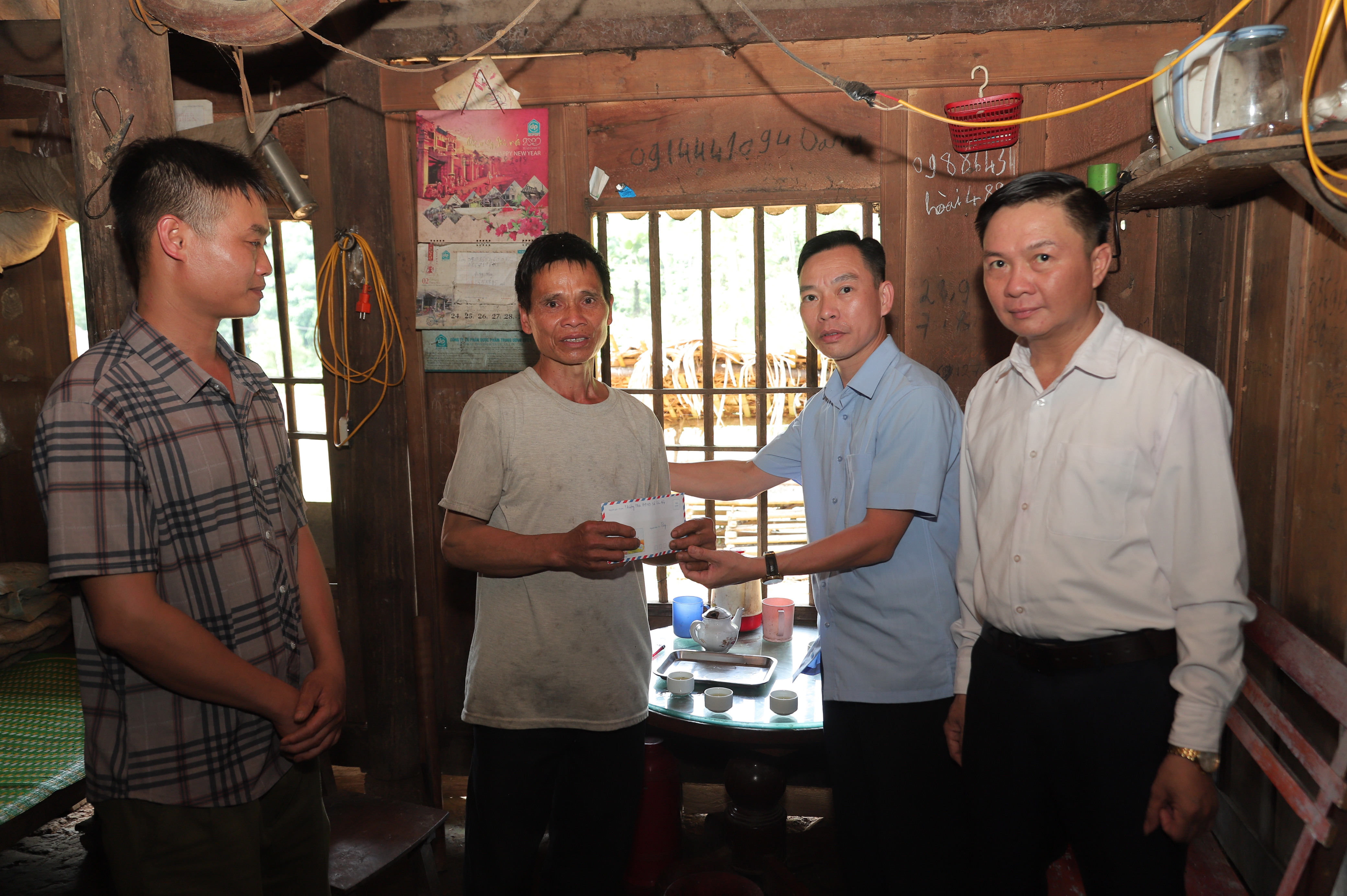 Tổ đại biểu số 2, HĐND xã Liên Hiệp tiếp xúc cử tri thôn Nà Ôm