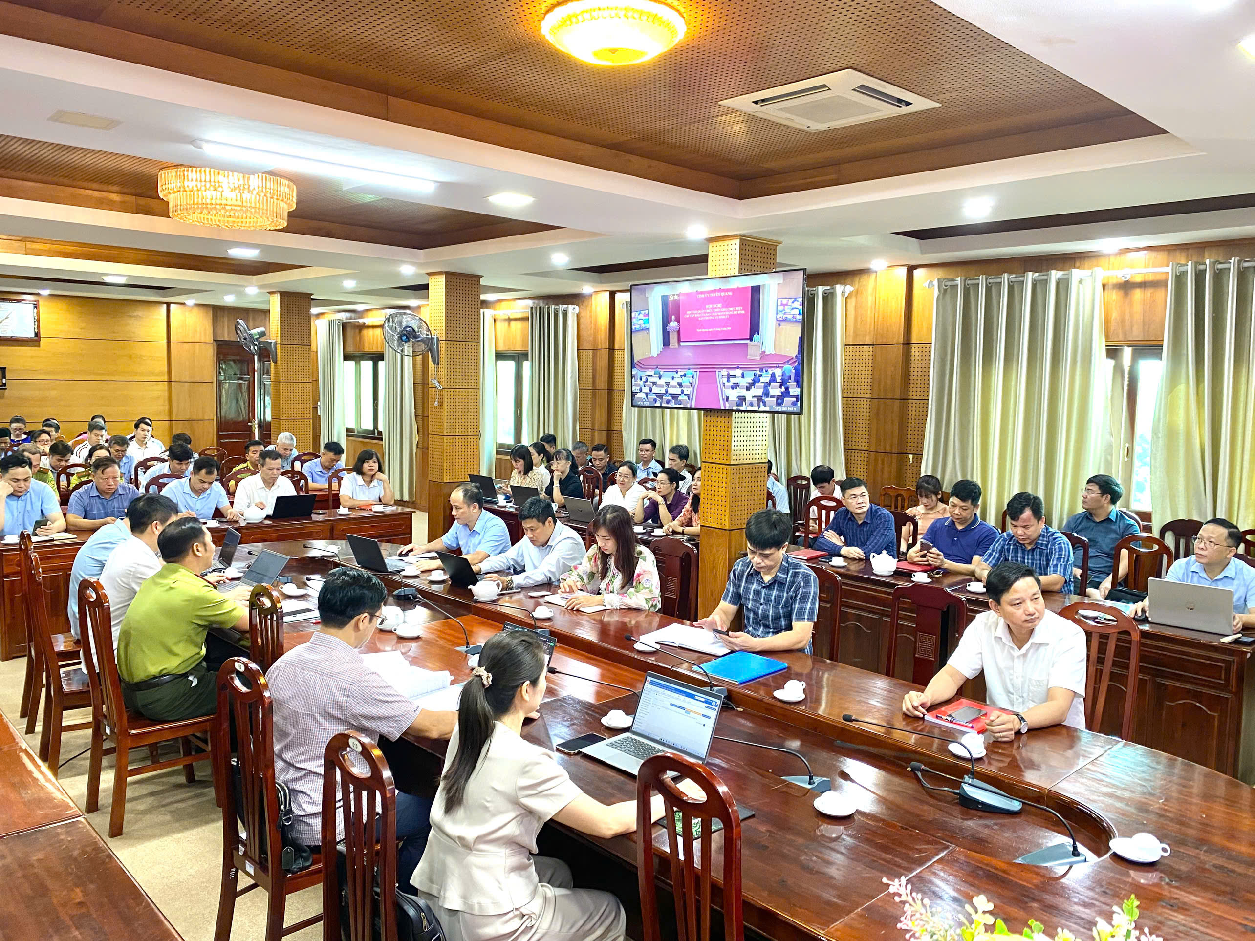 ĐẢNG ỦY SỞ NÔNG NGHIỆP VÀ MÔI TRƯỜNG TỔ CHỨC HỘI NGHỊ HỌC TẬP, QUÁN TRIỆT, TRIỂN KHAI THỰC HIỆN CÁC VĂN BẢN CỦA BAN CHẤP HÀNH ĐẢNG BỘ TỈNH, BAN THƯỜNG VỤ TỈNH ỦY