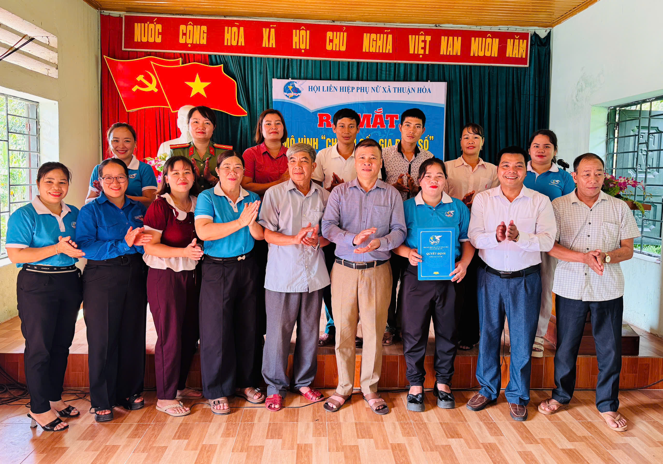 Thuận Hòa ra mắt mô hình “Chi hội số - Gia đình số” tại thôn Lũng Buông