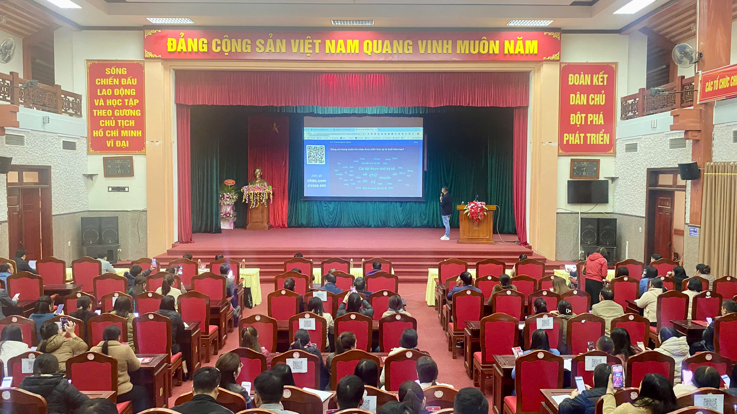 Hội nghị tuyên truyền về chuyển đổi số và hướng dẫn đăng ký, cài đặt chữ ký số cá nhân