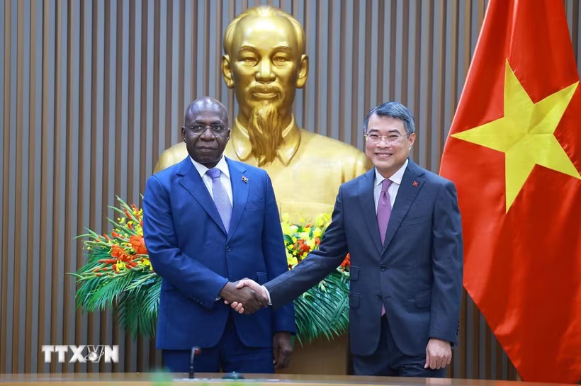 Thủ tướng Lê Minh Hưng tiếp Bộ trưởng Ngoại giao Cộng hòa Angola Téte António