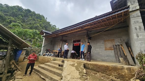 Bàn giao nhà ở cho các gia đình bị ảnh hưởng do thiên tai
