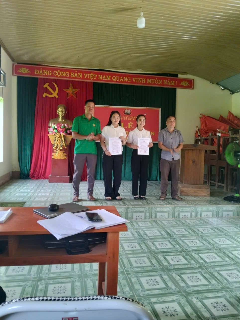 CHI BỘ THÔN THỐNG NHẤT KẾT NẠP 02 ĐẢNG VIÊN MỚI