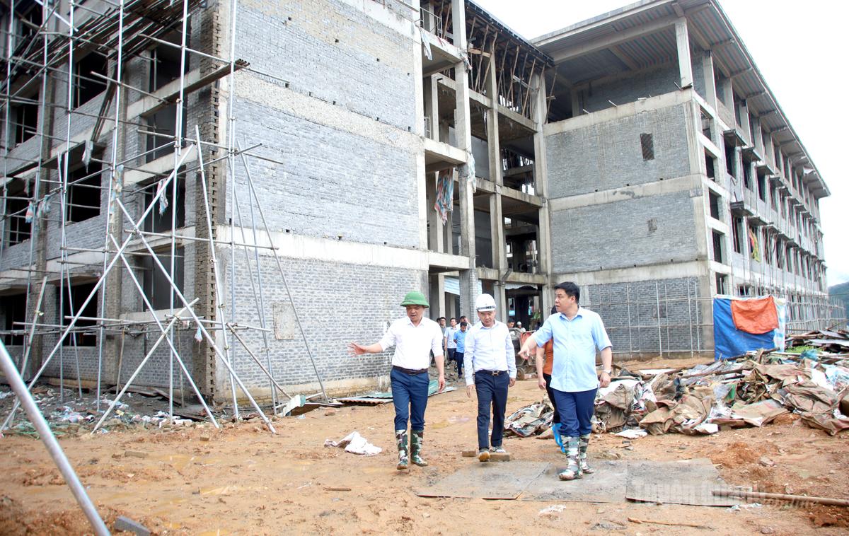 Tập trung tối đa nhân lực đẩy nhanh tiến độ thi công các Dự án Trường Phổ thông nội trú liên cấp