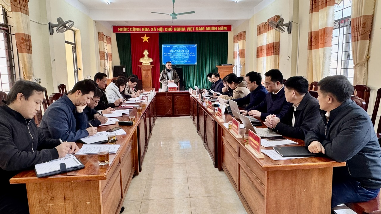 BAN KINH TẾ - NGÂN SÁCH HỘI ĐỒNG NHÂN DÂN TỈNH GIÁM SÁT TẠI XÃ NẬM DỊCH