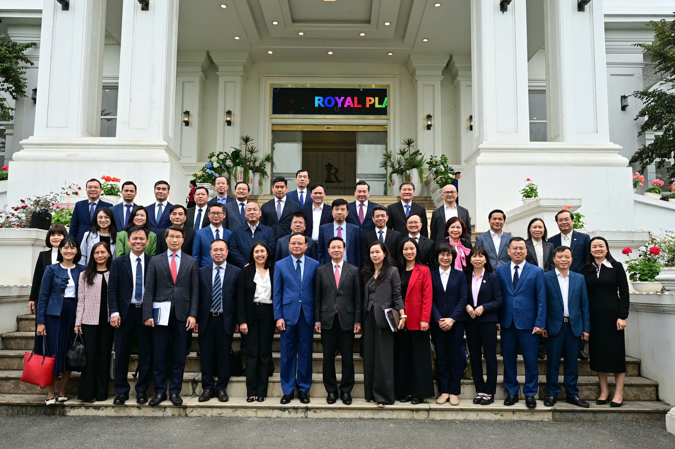 Đoàn Trưởng Cơ quan đại diện Việt Nam ở nước ngoài nhiệm kỳ 2025–2028 thăm và làm việc tại tỉnh Tuyên Quang