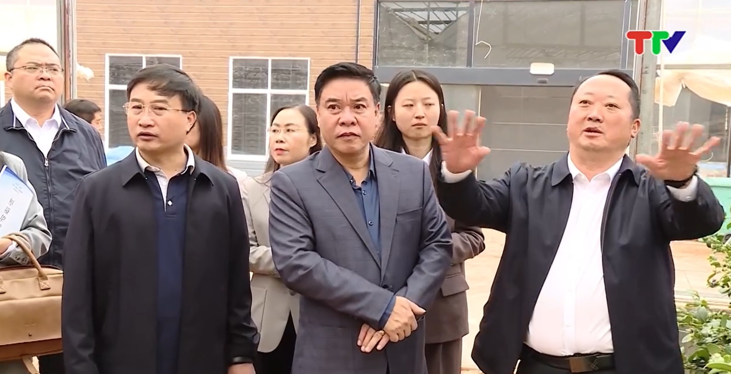 Tuyen Quang Provincial Delegation Pays a Visit to Wenshan, China 