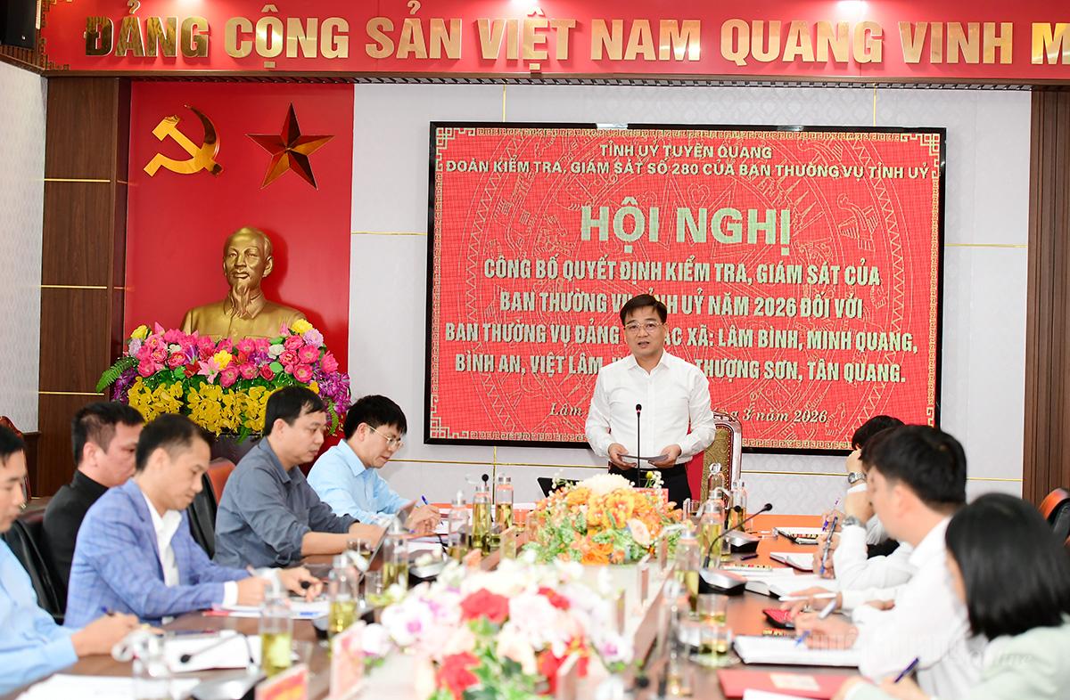 Các đoàn Kiểm tra, giám sát của Ban Thường vụ Tỉnh ủy công bố quyết định kiểm tra, giám sát đối với Ban Thường vụ Đảng ủy các xã