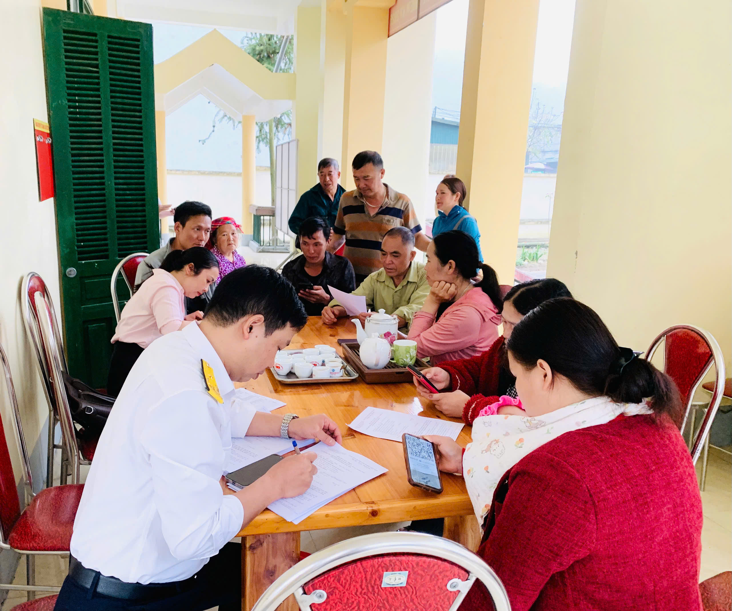 Thuế cơ sở 8, tỉnh Tuyên Quang hướng dẫn kê khai thuế tại xã Tùng Vài