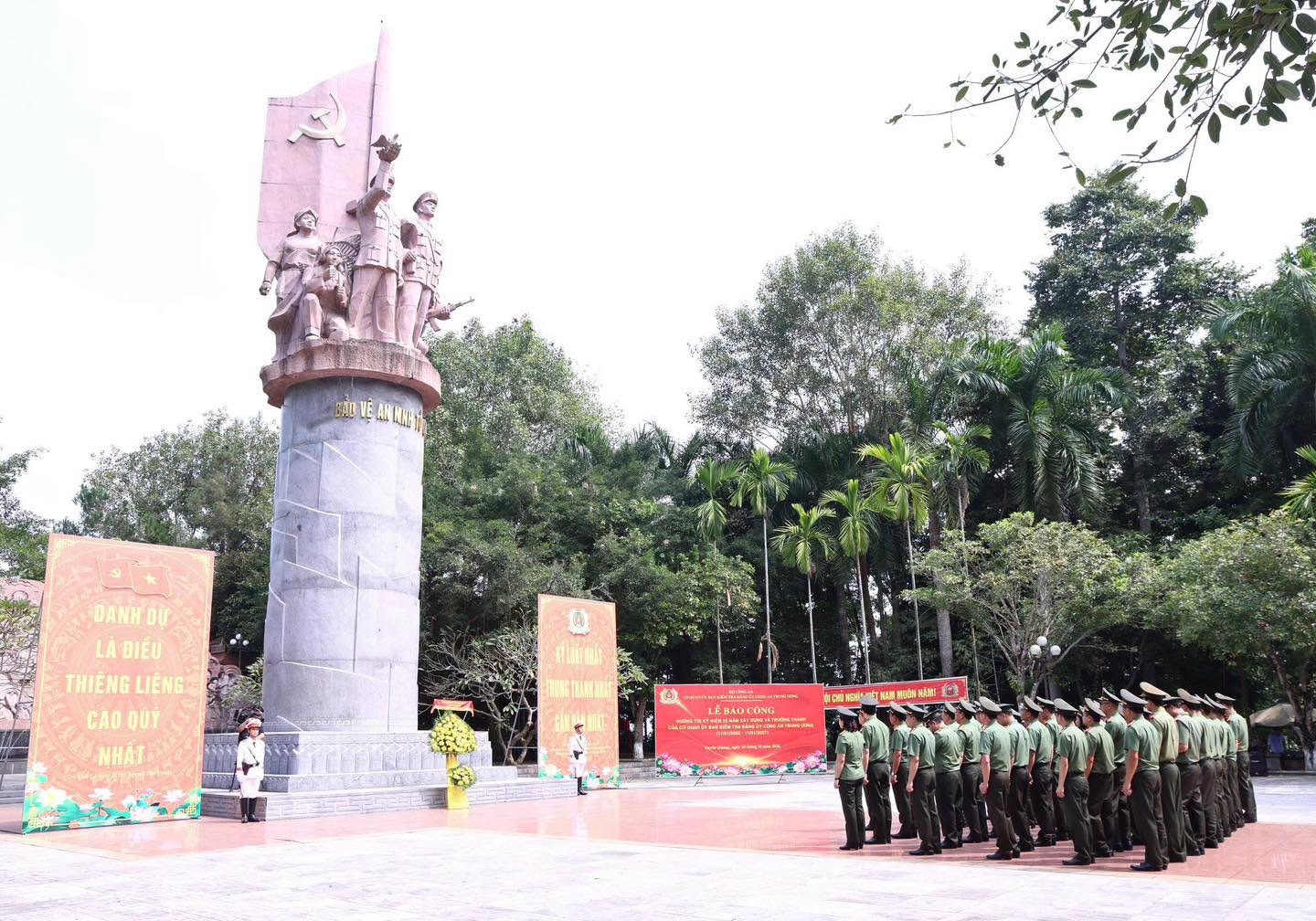 CƠ QUAN ỦY BAN KIỂM TRA ĐẢNG ỦY CÔNG AN TRUNG ƯƠNG TỔ CHỨC HOẠT ĐỘNG VỀ NGUỒN TẠI TUYÊN QUANG