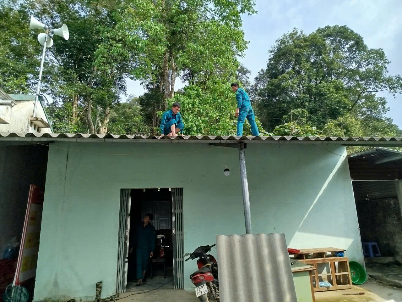 CÁN BỘ, CHIẾN SĨ BAN CHỈ HUY QUÂN SỰ XÃ TÍCH CỰC  CỦNG CỐ NƠI ĂN Ở, XÂY DỰNG ĐƠN VỊ
