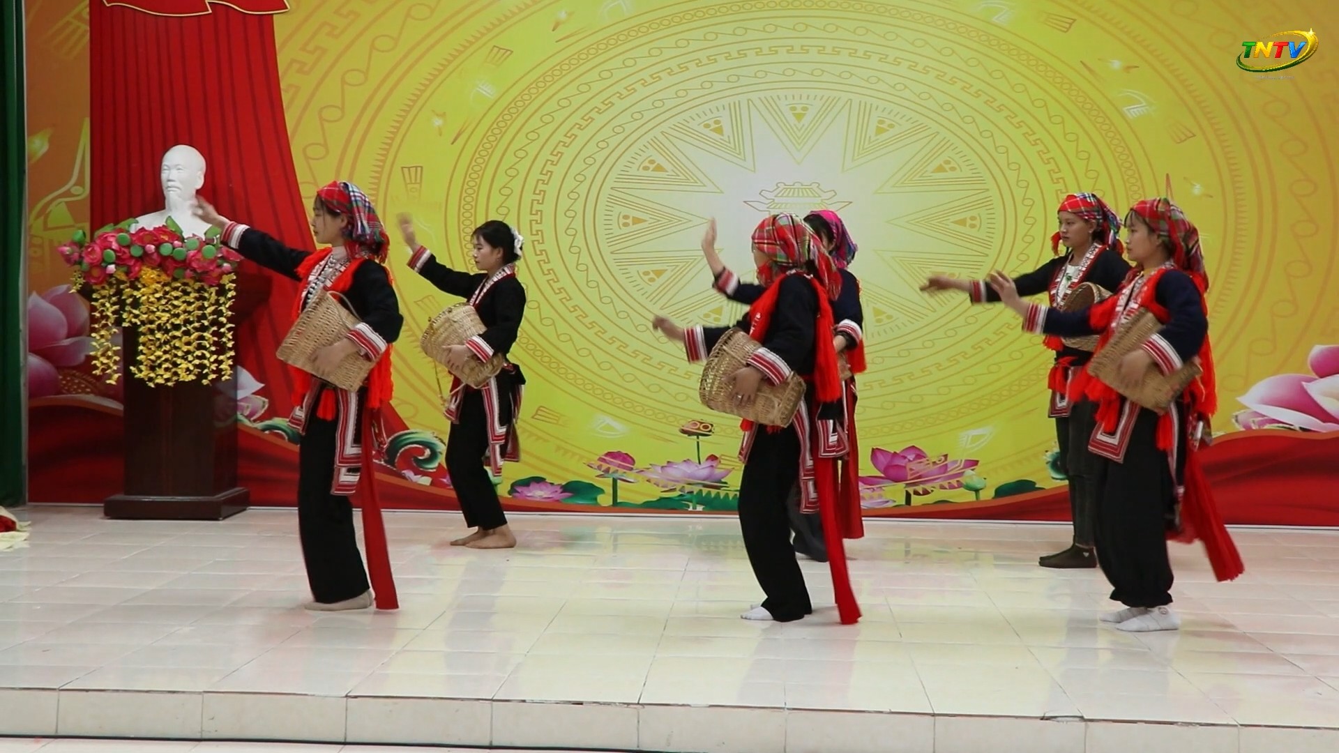 Tiên Nguyên tổng duyệt Chương trình văn nghệ mừng Đảng, mừng Xuân Bính Ngọ