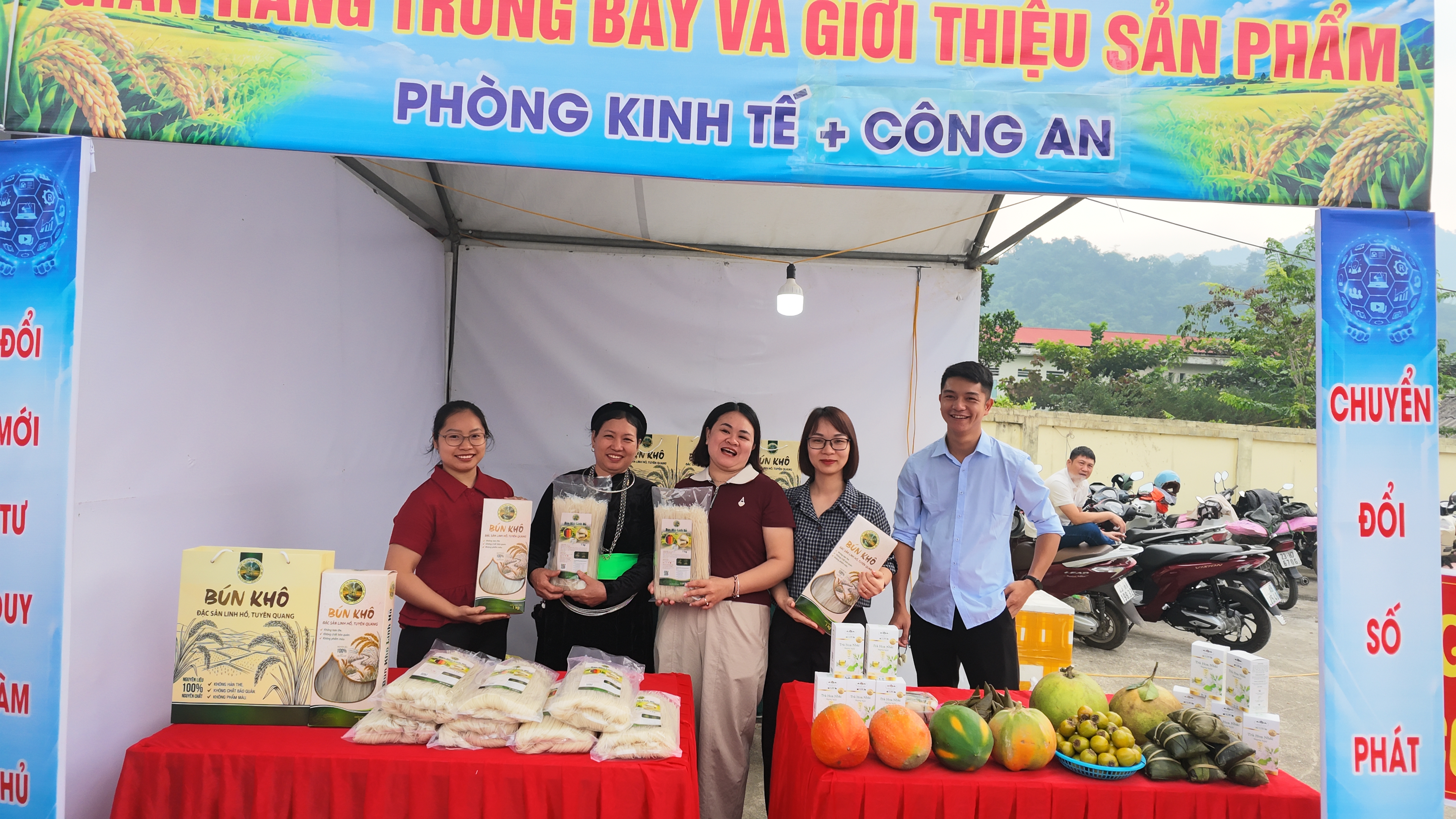 Gian h&agrave;ng 2.JPG