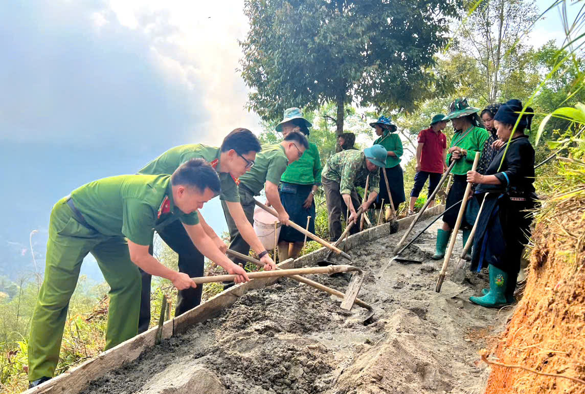 CHUNG SỨC XÂY ĐƯỜNG 