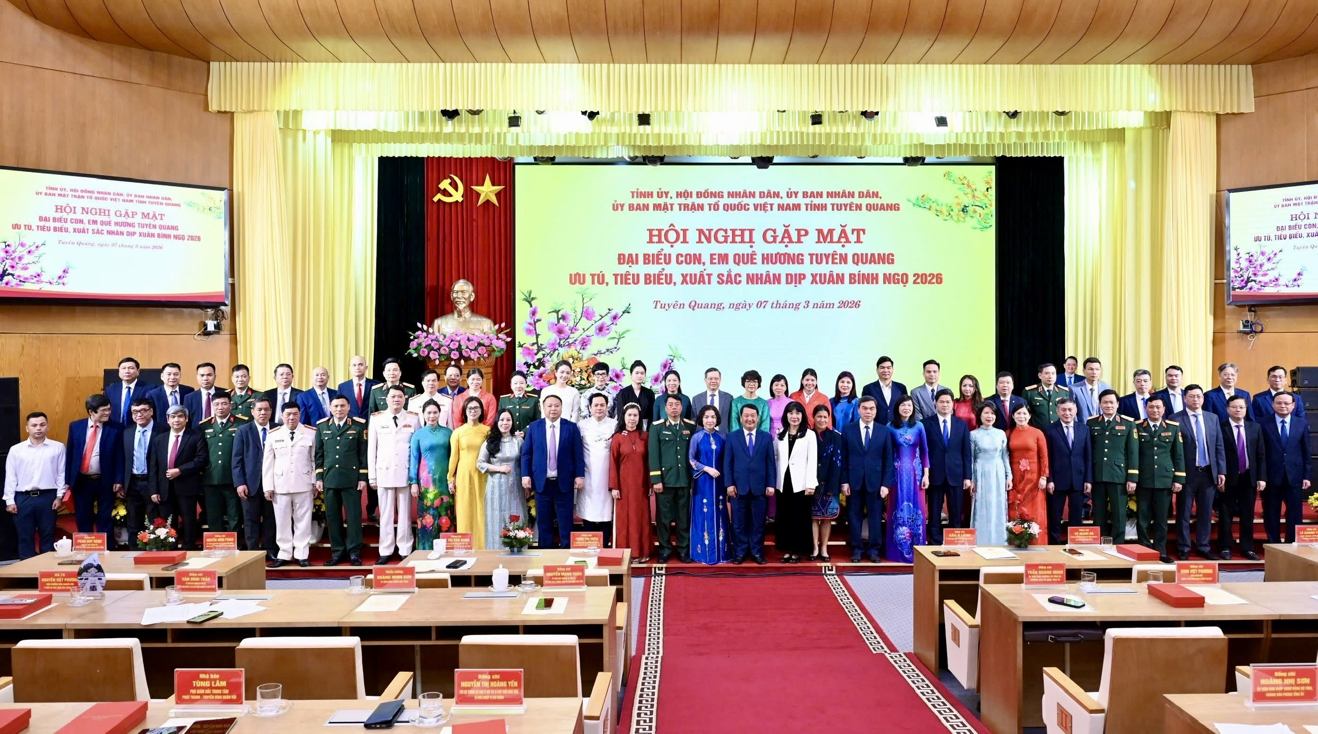 Tuyên Quang: Gặp mặt đại biểu con, em quê hương ưu tú, tiêu biểu, xuất sắc 