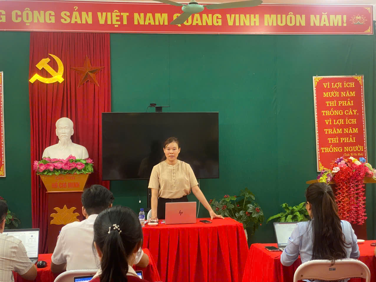 Lãnh đạo xã Vĩnh Tuy kiểm tra cơ sở vật chất, công tác chuẩn bị năm học mới tại các trường học