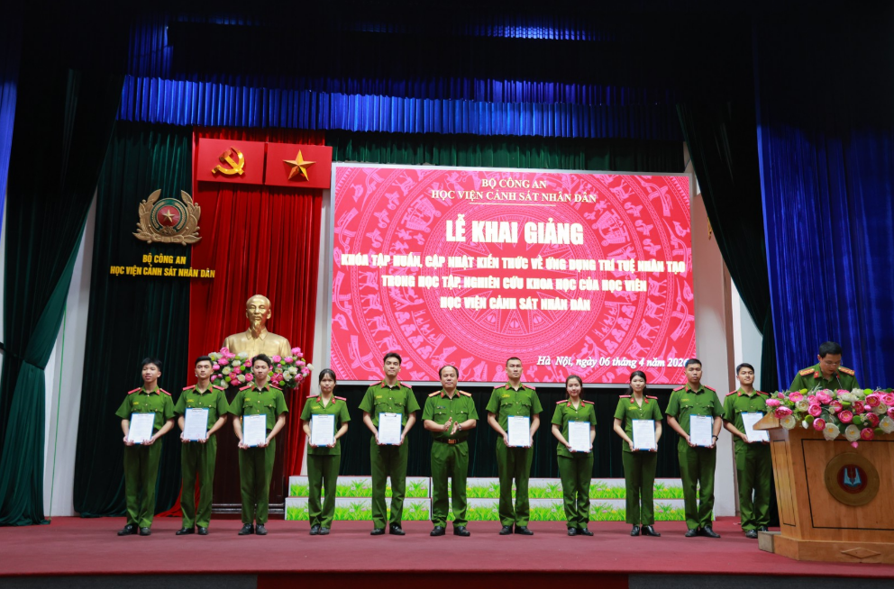 KHAI GIẢNG CÁC KHÓA TẬP HUẤN VỀ ỨNG DỤNG TRÍ TUỆ NHÂN TẠO AI CHO HƠN 5.000 HỌC VIÊN HỌC VIỆN CẢNH SÁT NHÂN DÂN