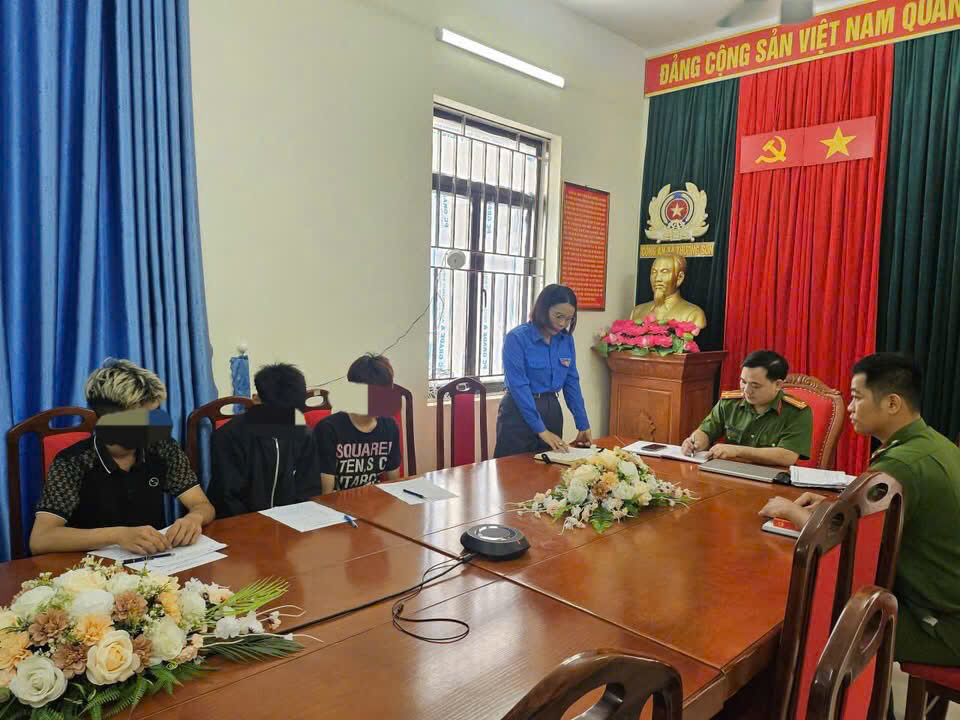 CÔNG AN XÃ THƯỢNG SƠN TĂNG CƯỜNG GIÁO DỤC PHÁP LUẬT CHO THANH THIẾU NIÊN