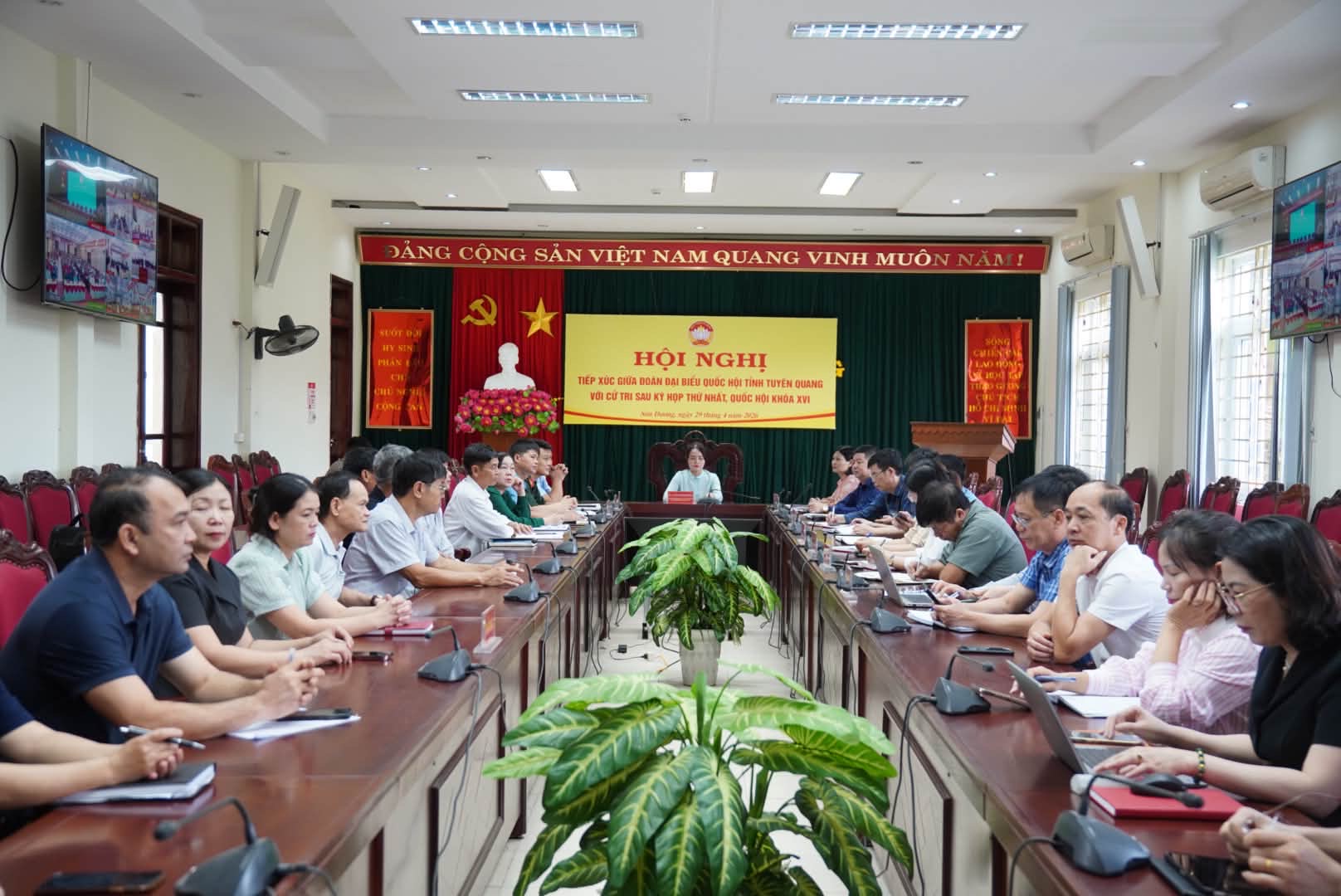 Đồng chí Trịnh Văn Quyết tiếp xúc cử tri sau Kỳ họp thứ nhất Quốc hội khóa XVI