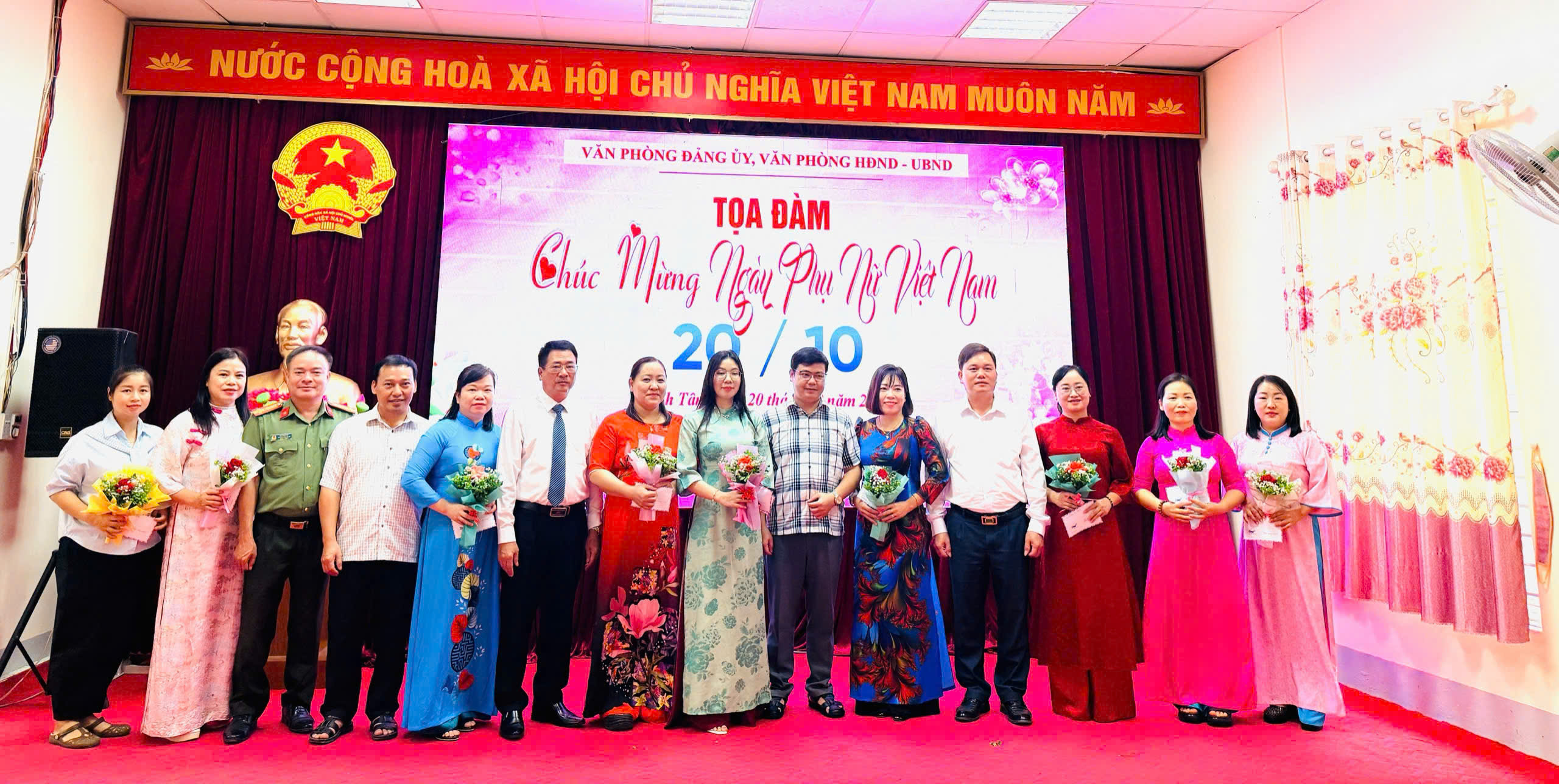 SÔI NỔI CÁC HOẠT ĐỘNG CHÚC MỪNG NGÀY PHỤ NỮ VIỆT NAM 20/10 TẠI CÔNG AN XÃ MINH TÂN