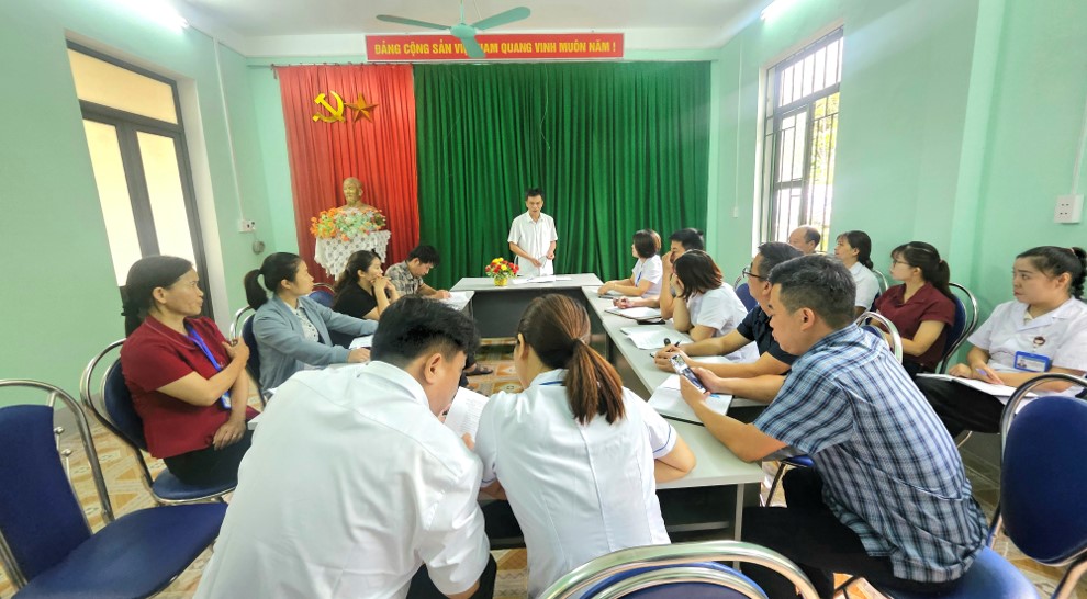 TRUNG TÂM Y TẾ KHU VỰC ĐỒNG VĂN KIỂM TRA, HƯỚNG DẪN CHUYÊN MÔN CÔNG TÁC Y TẾ 6 THÁNG ĐẦU NĂM 2026 TẠI TRẠM Y TẾ XÃ ĐỒNG VĂN