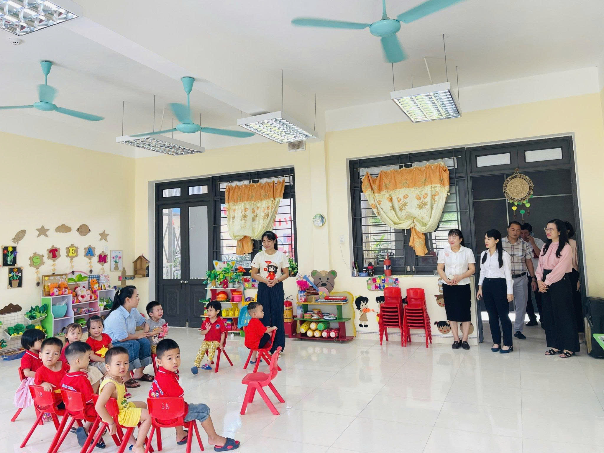  Lãnh đạo phường Bình Thuận quan tâm, chỉ đạo công tác chuẩn bị năm học mới.