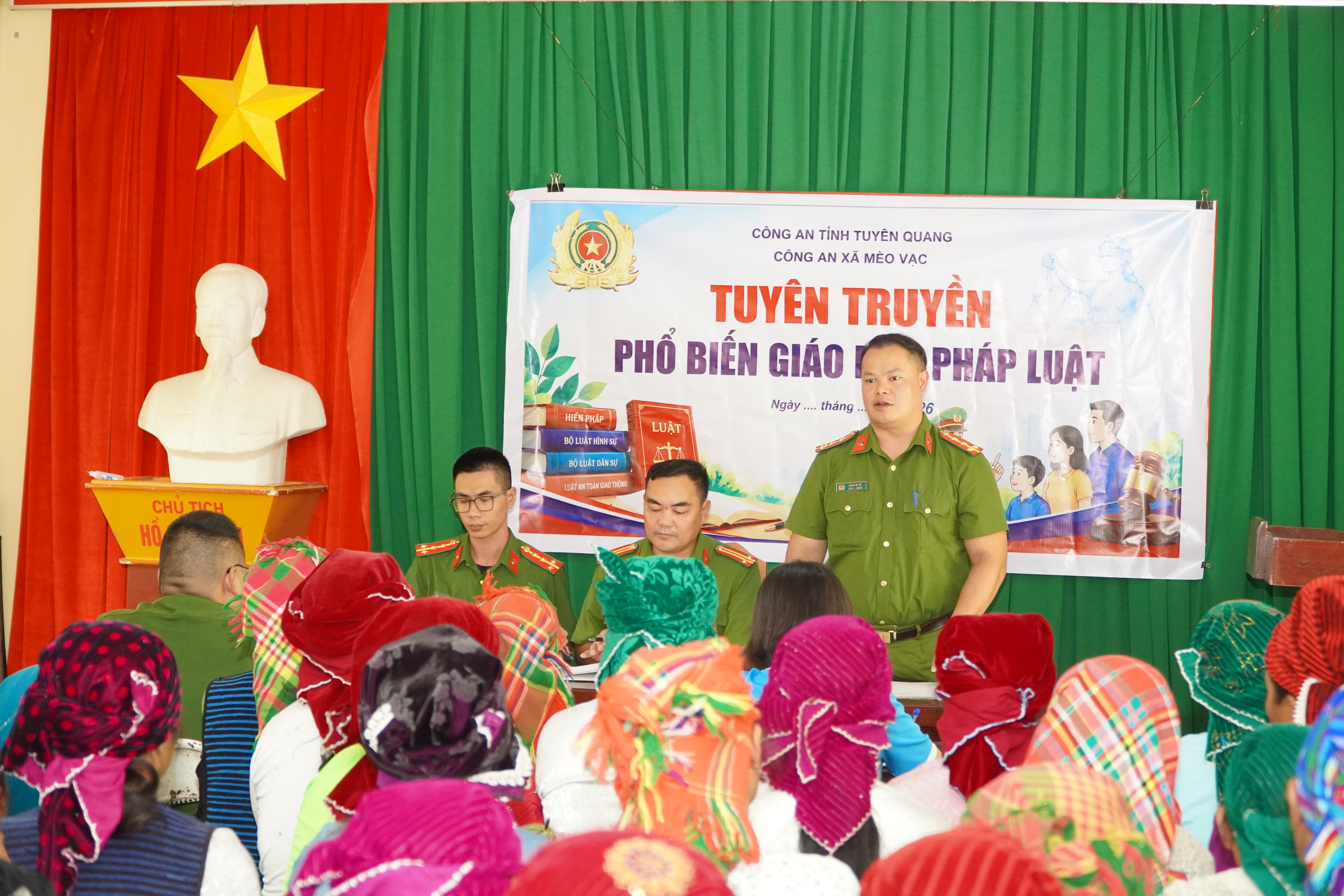 Tuyên truyền, phổ biến, giáo dục pháp luật tại thôn Lùng Vái