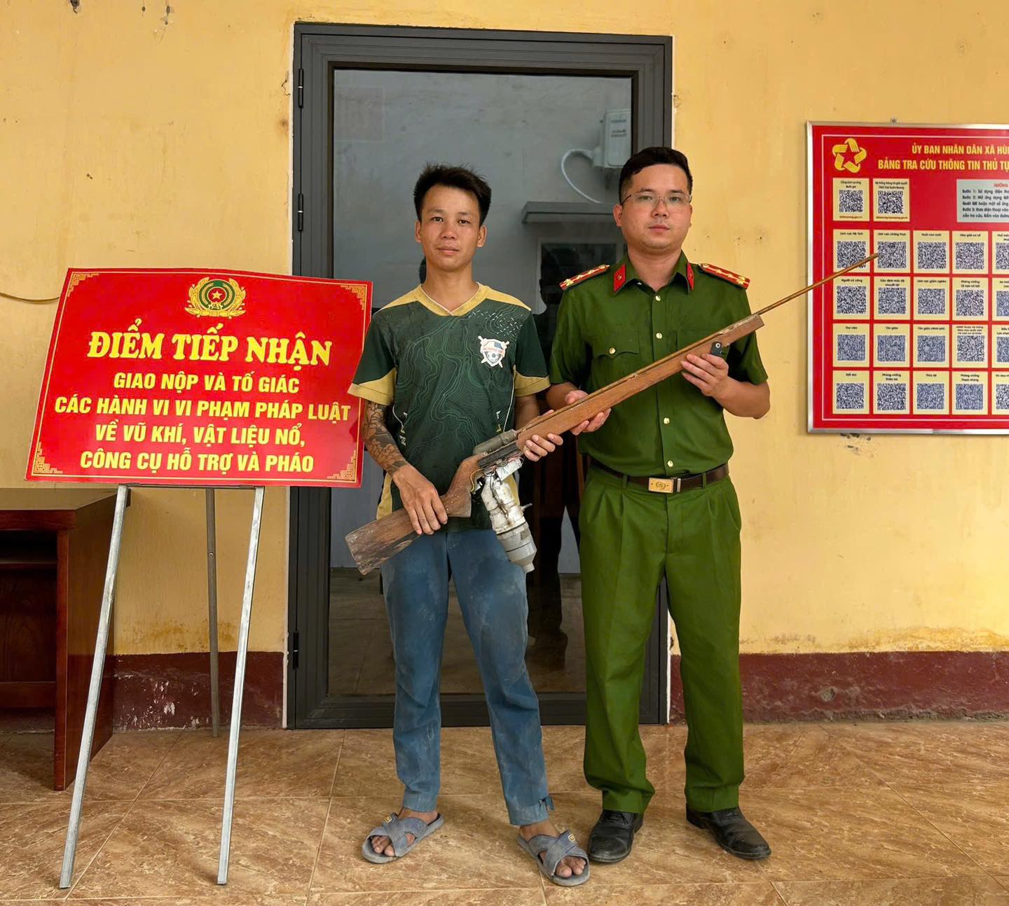Hiệu từ công tác thu hồi vũ khí vật liệu nổ công cụ hỗ trợ