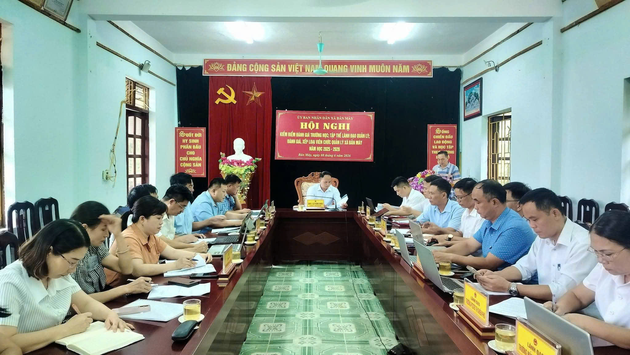 UBND XÃ BẢN MÁY TỔ CHỨC HỘI NGHỊ KIỂM ĐIỂM, ĐÁNH GIÁ CÁC ĐƠN VỊ TRƯỜNG HỌC NĂM HỌC 2025 - 2026